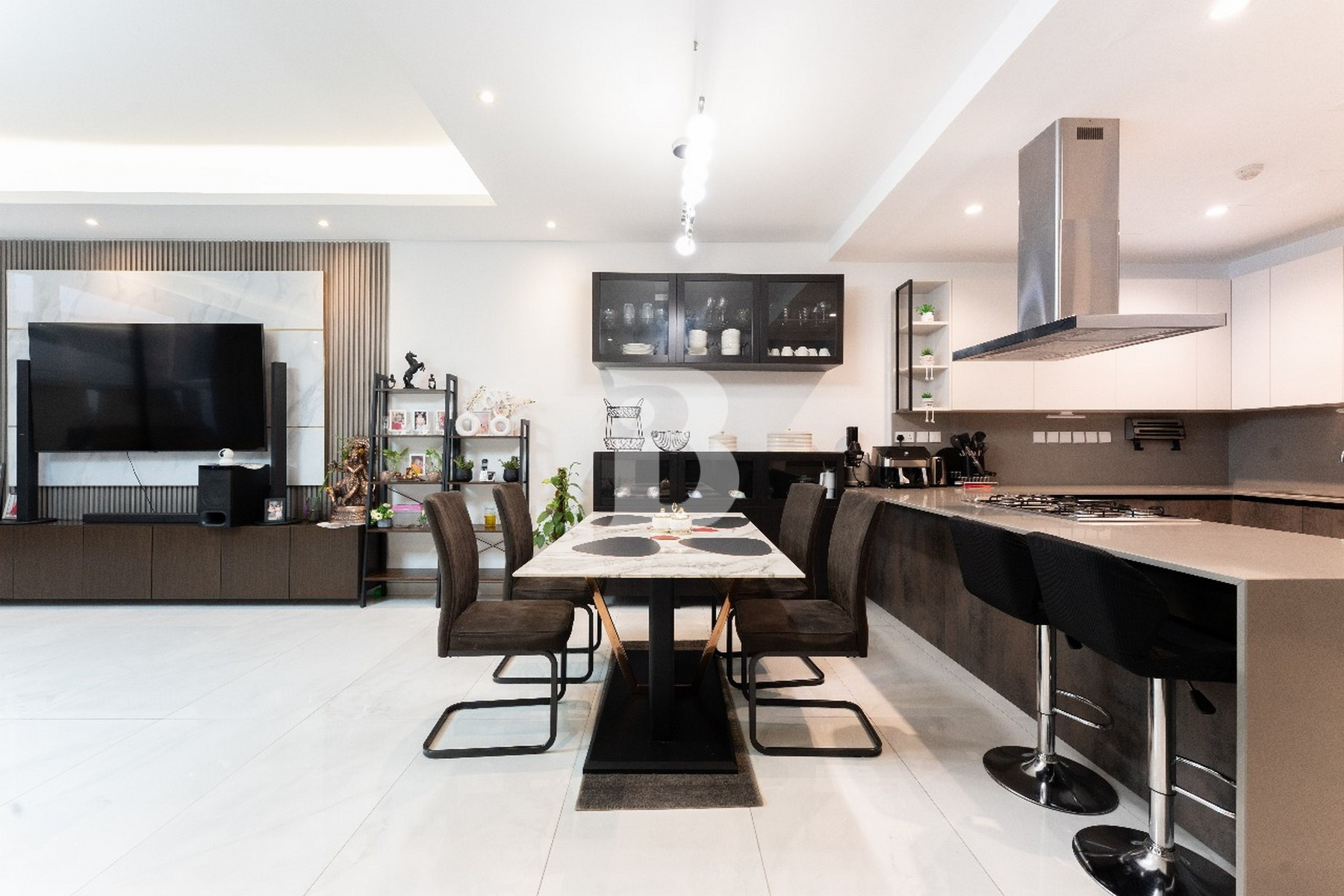 PREMIUM | 4BR TOWNHOUSE | SPACIOUS | VOT