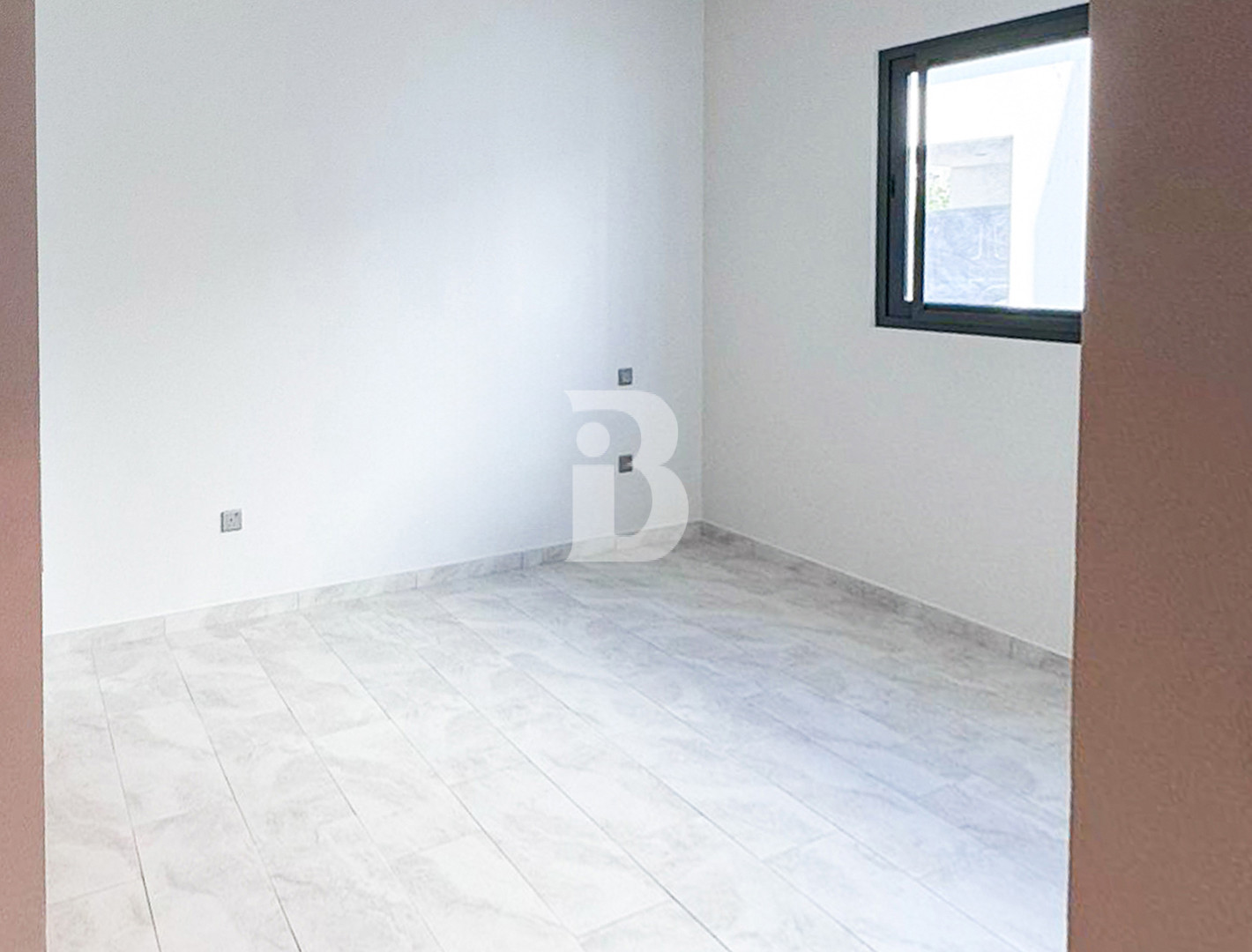 SINGLE ROW | CORNER UNIT | BRAND NEW | HUGE GARDEN