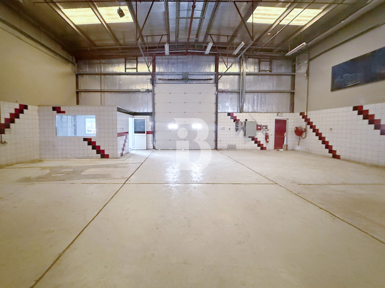 PREMIUM LOCATION |50 KW | FITTED AC and MEZZANINE