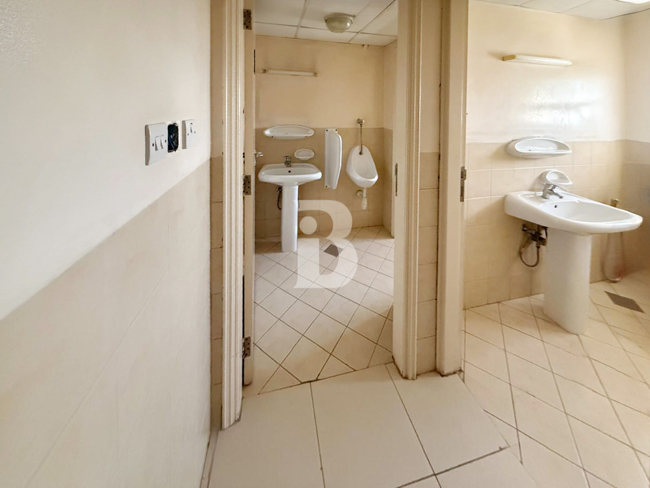 PREMIUM LOCATION |50 KW | FITTED AC and MEZZANINE