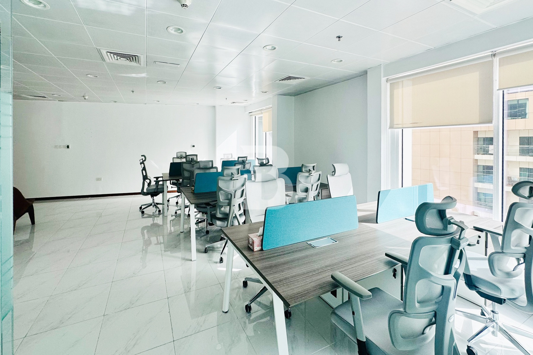 VASTU UNIT| VACANT UNIT| COMMUNITY VIEW| MID FLOOR