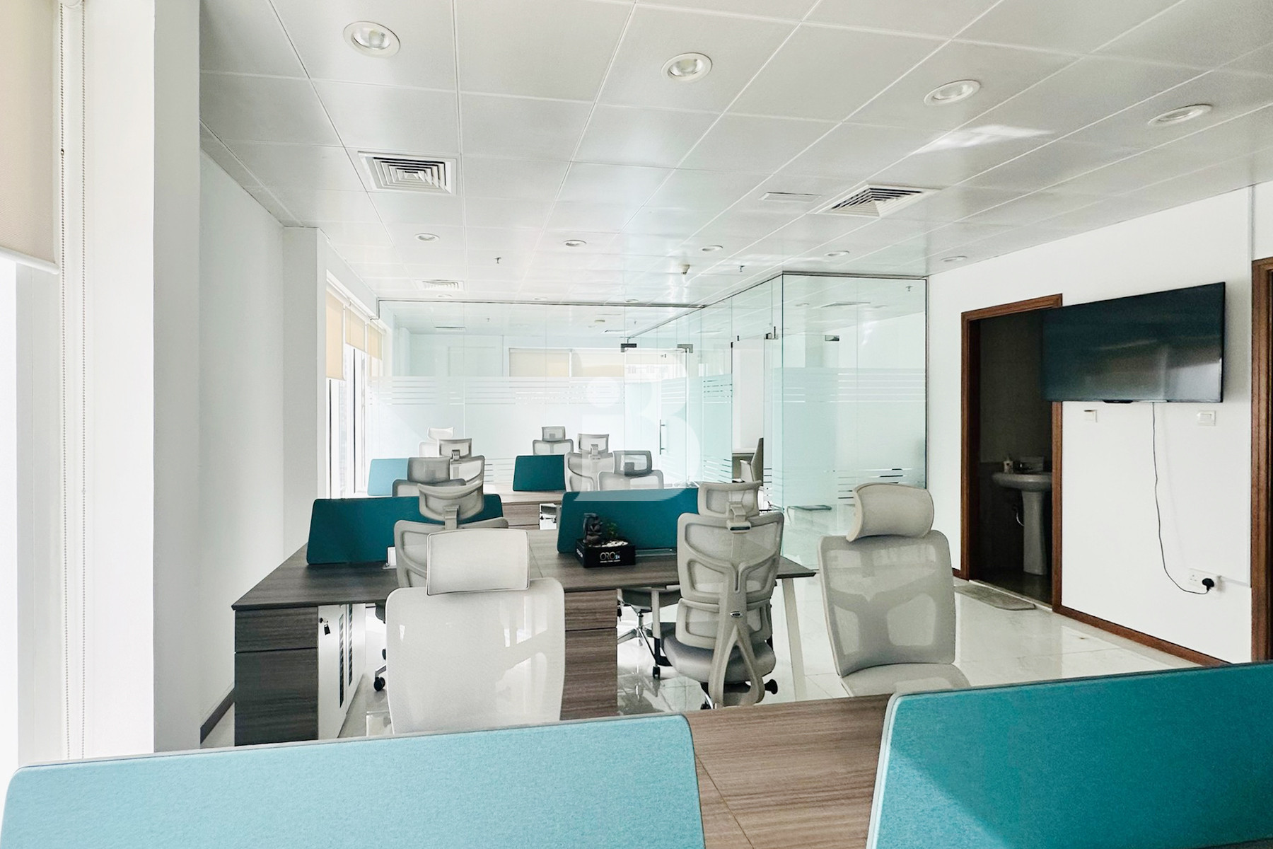 VASTU UNIT| VACANT UNIT| COMMUNITY VIEW| MID FLOOR