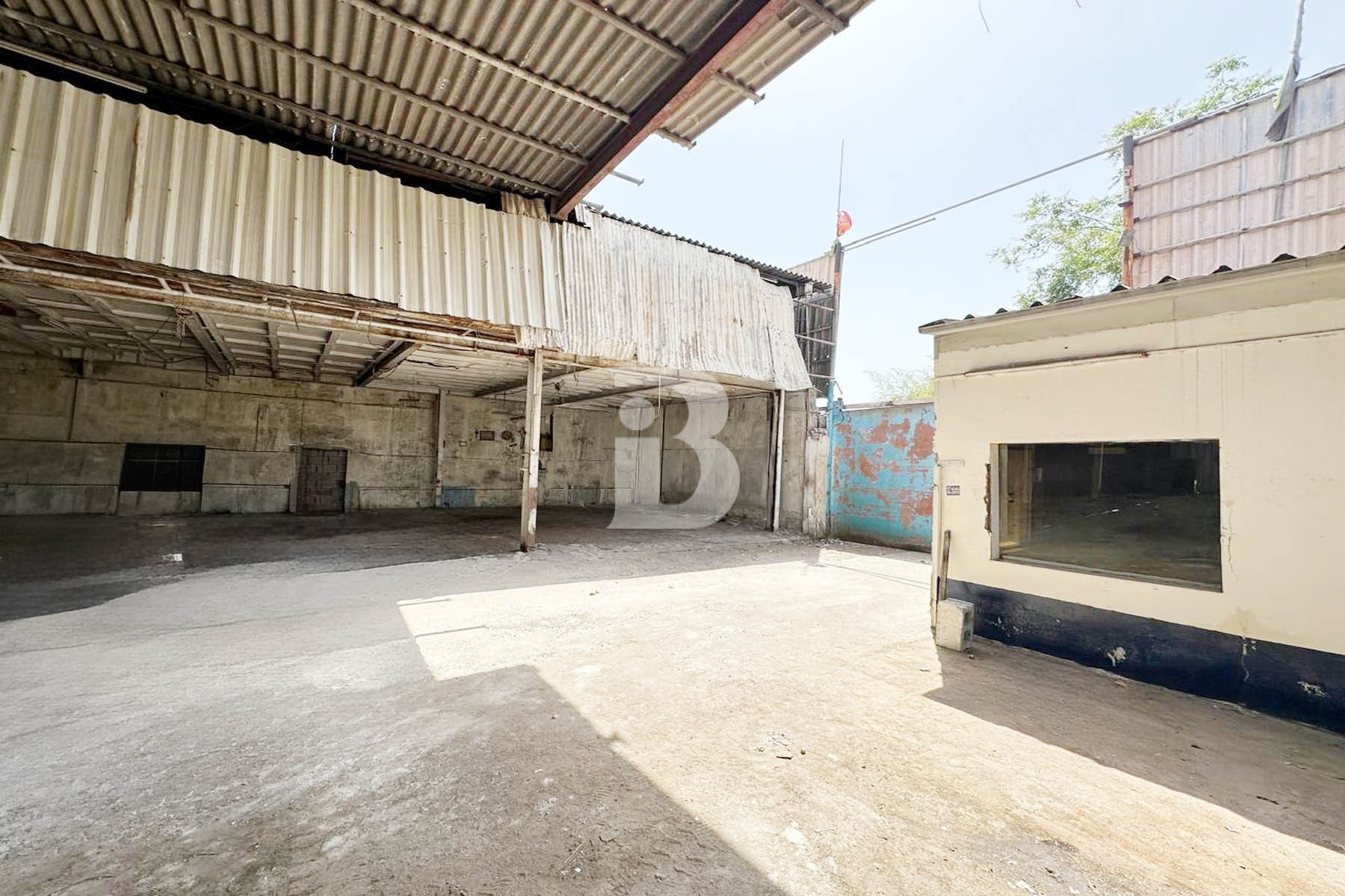 COVERED YARD | WAREHOUSE WITH OFFICE | CAR GARAGE