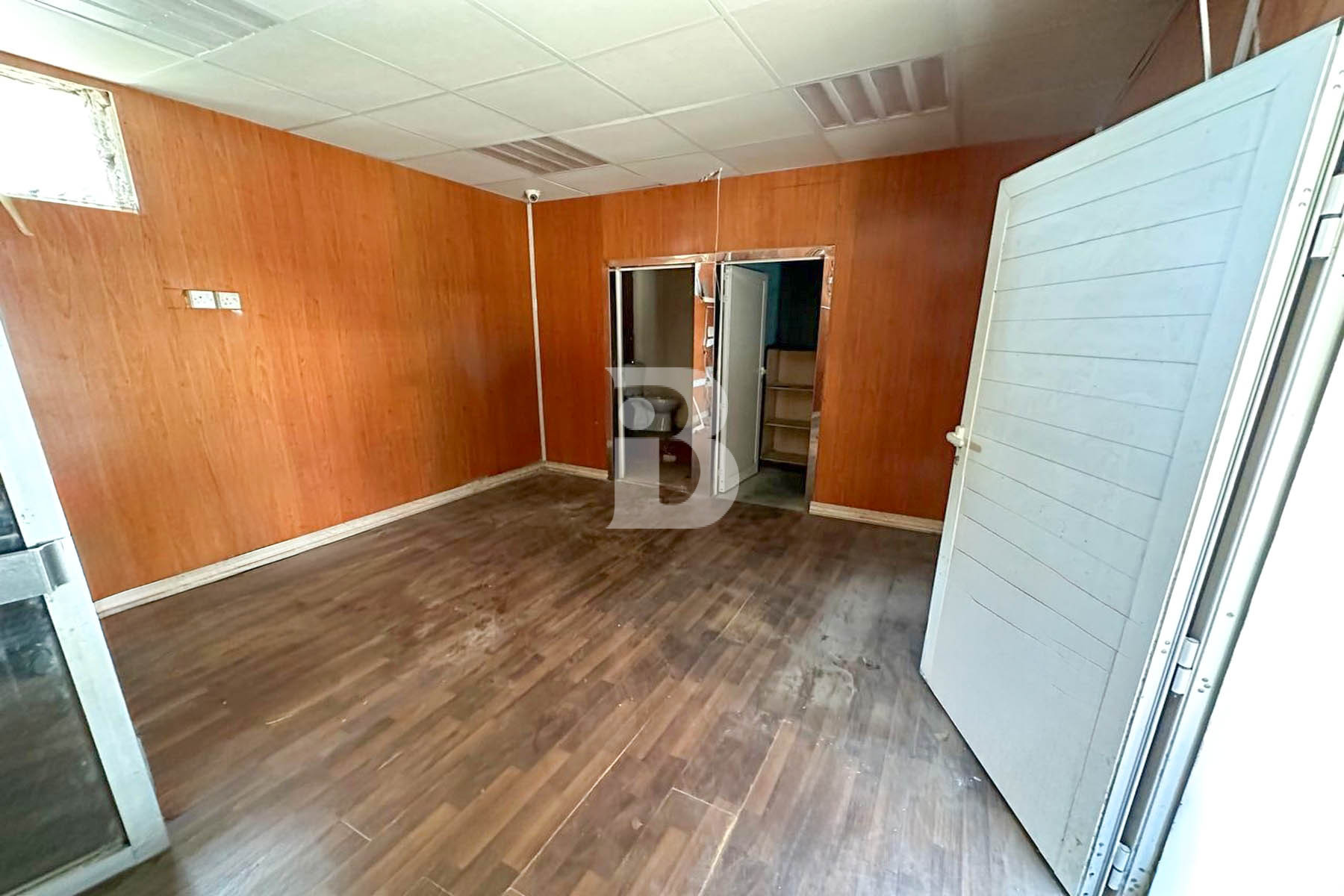 COVERED YARD | WAREHOUSE WITH OFFICE | CAR GARAGE