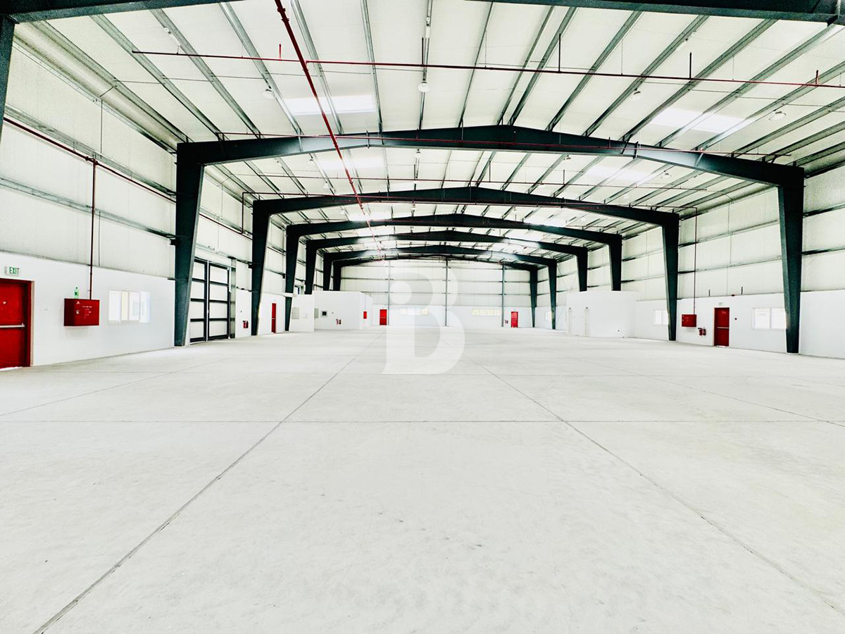 BRAND NEW WAREHOUSE | 320KW | LOADING BAYS