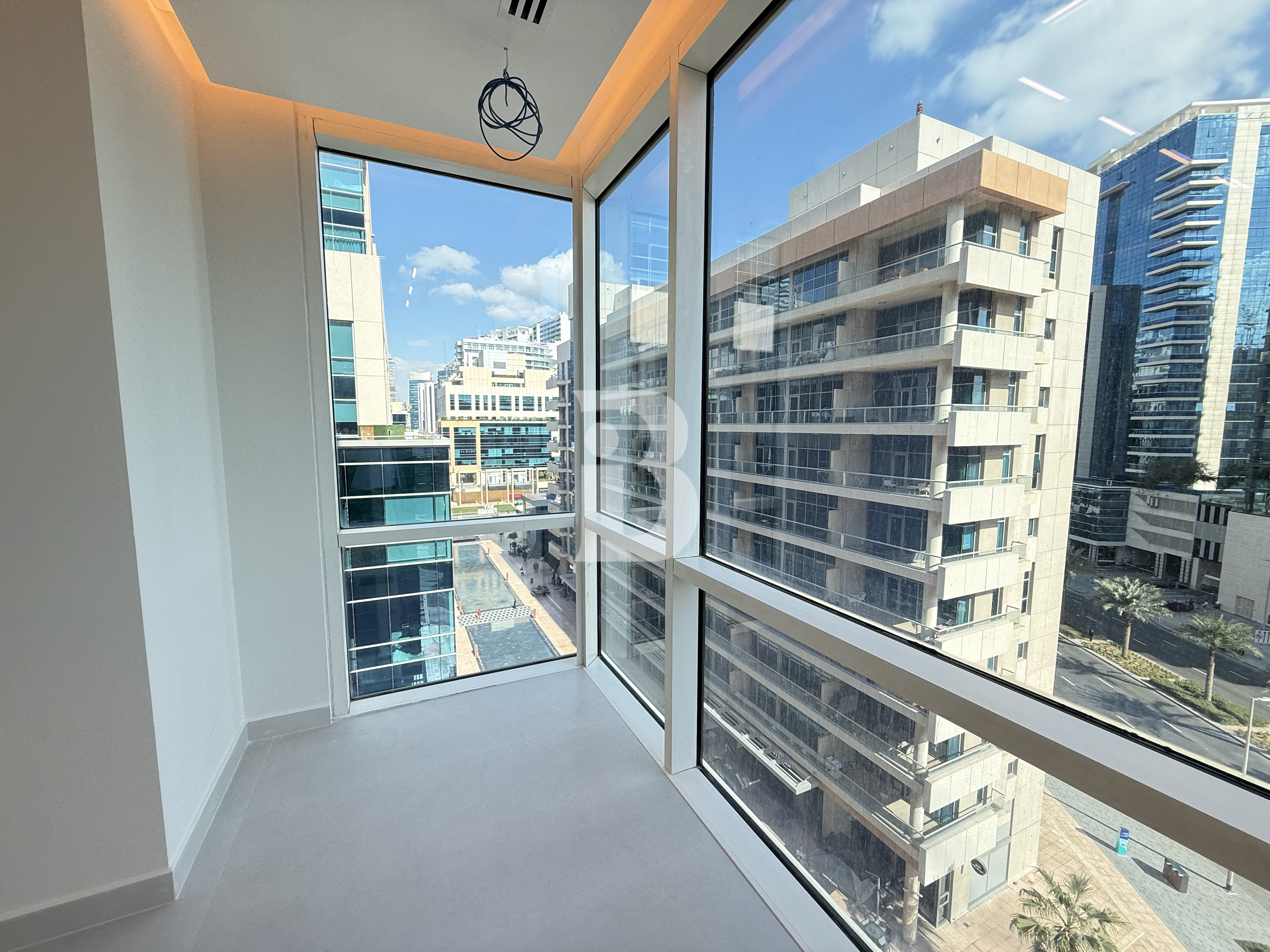 VACANT | RARE SIZE | CORNER UNIT | GRADE A