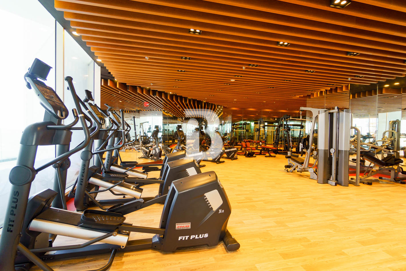 MIDDLE FLOOR UNIT | SPACIOUS LAYOUT