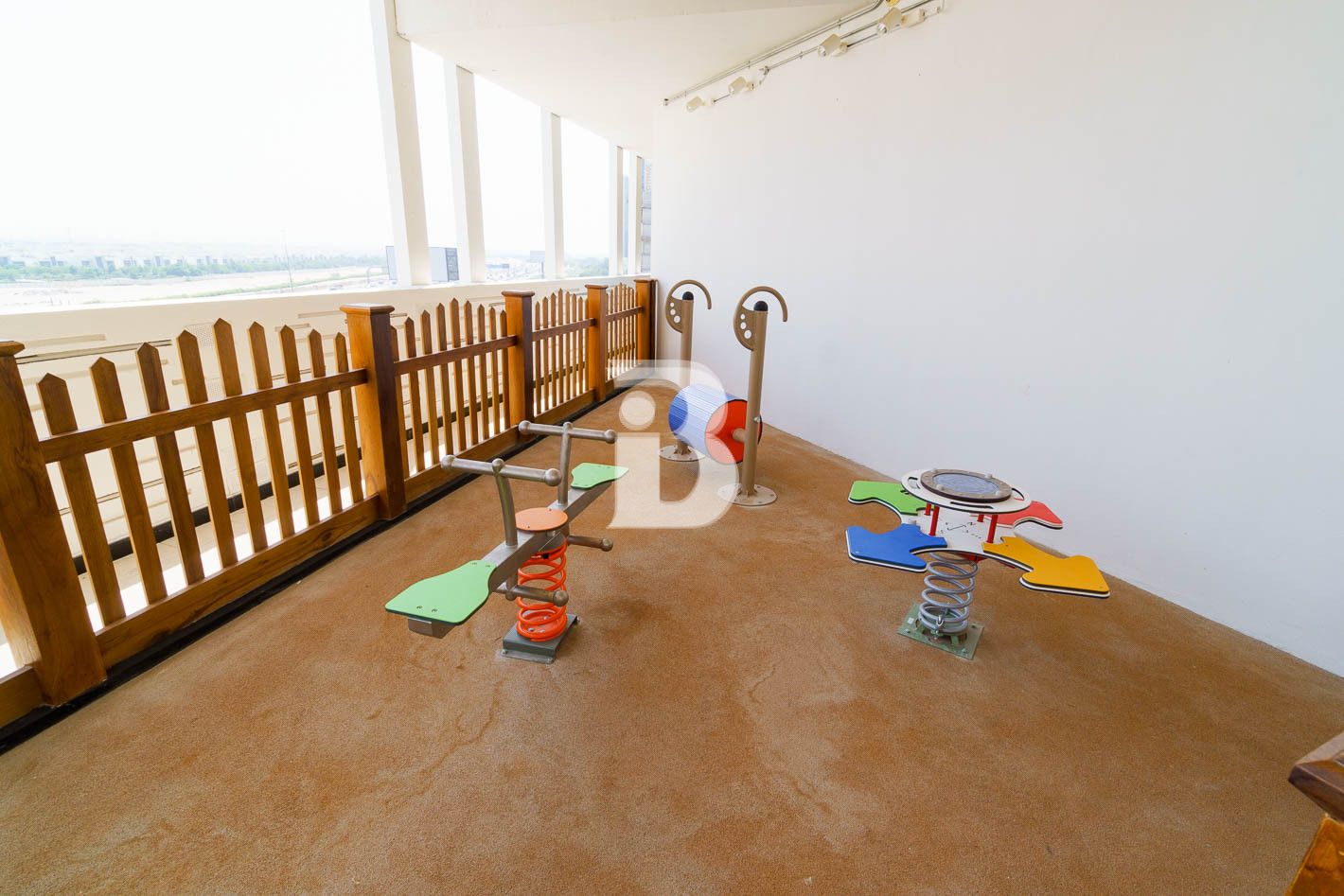 MIDDLE FLOOR UNIT | SPACIOUS LAYOUT