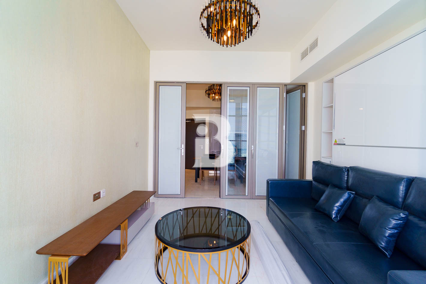 MIDDLE FLOOR UNIT | SPACIOUS LAYOUT