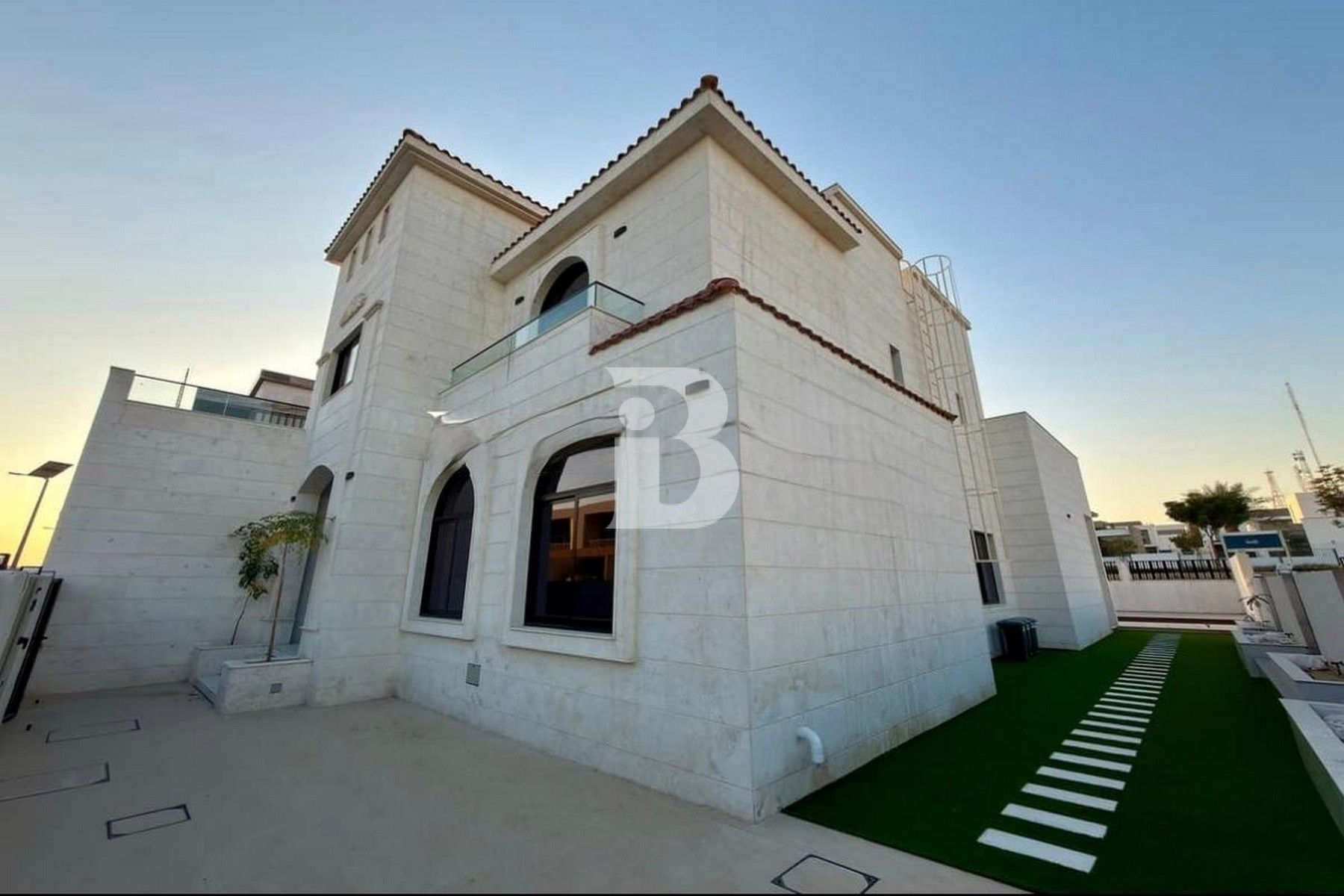 BRAND NEW | 5BR VILLA | SPACIOUS | PRIME SPOT