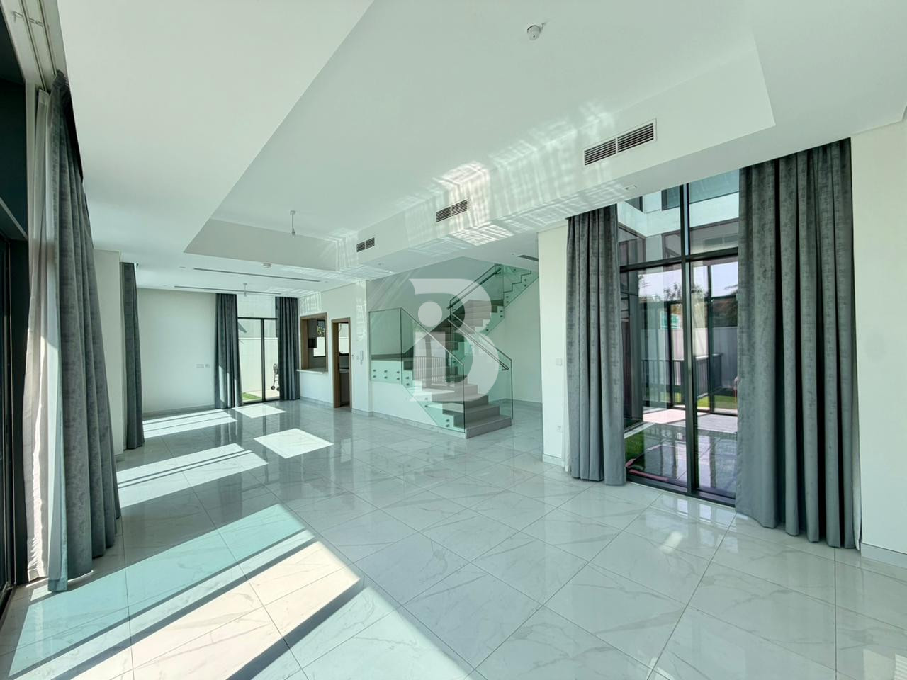 PRIVATE POOL|  RARE LARGE LAYOUT | DRIVERS ROOM