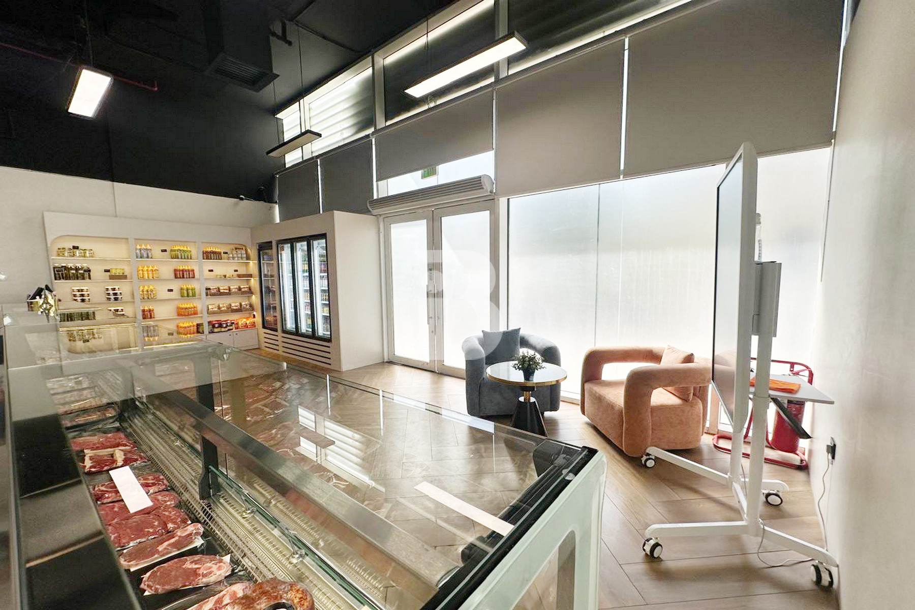 VACATING | RARE RETAIL | COMMUNITY PRESENCE