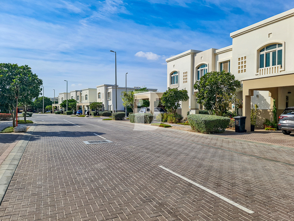 Spacious Unit | Prime Location | Balcony