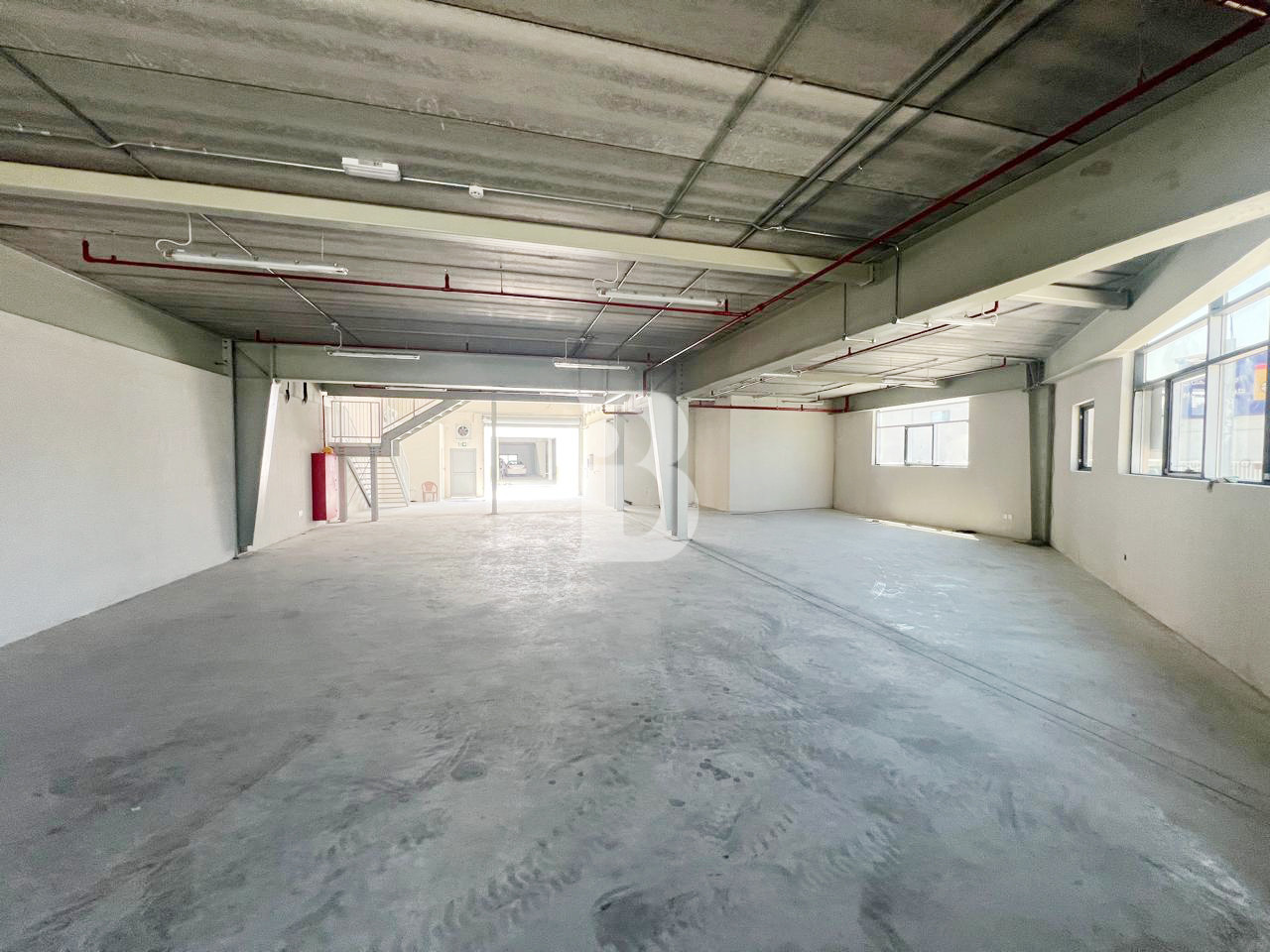 BRAND NEW WAREHOUS | MEZANINE | CLEAN NEIGHBORHOOD