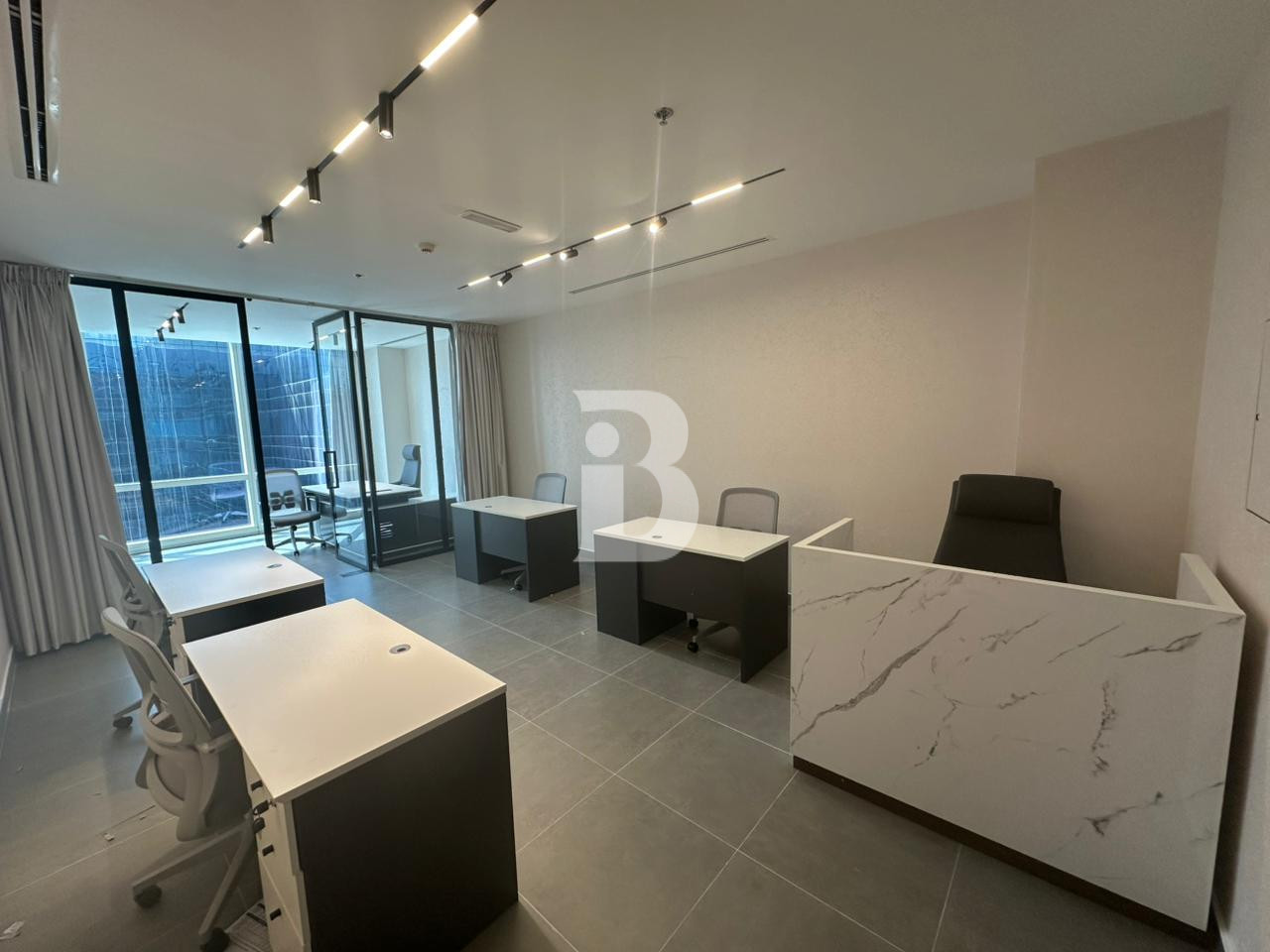 PRIME LOCATION | FULLY FITTED | READY