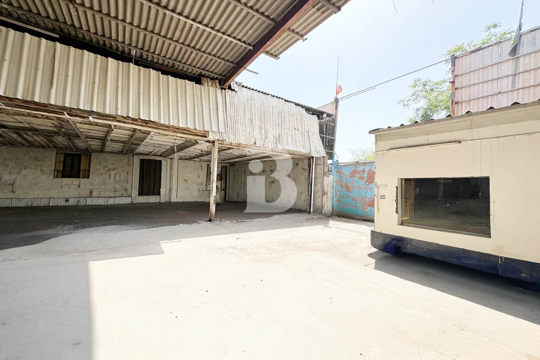 COVERED YARD | WAREHOUSE WITH OFFICE | CAR GARAGE