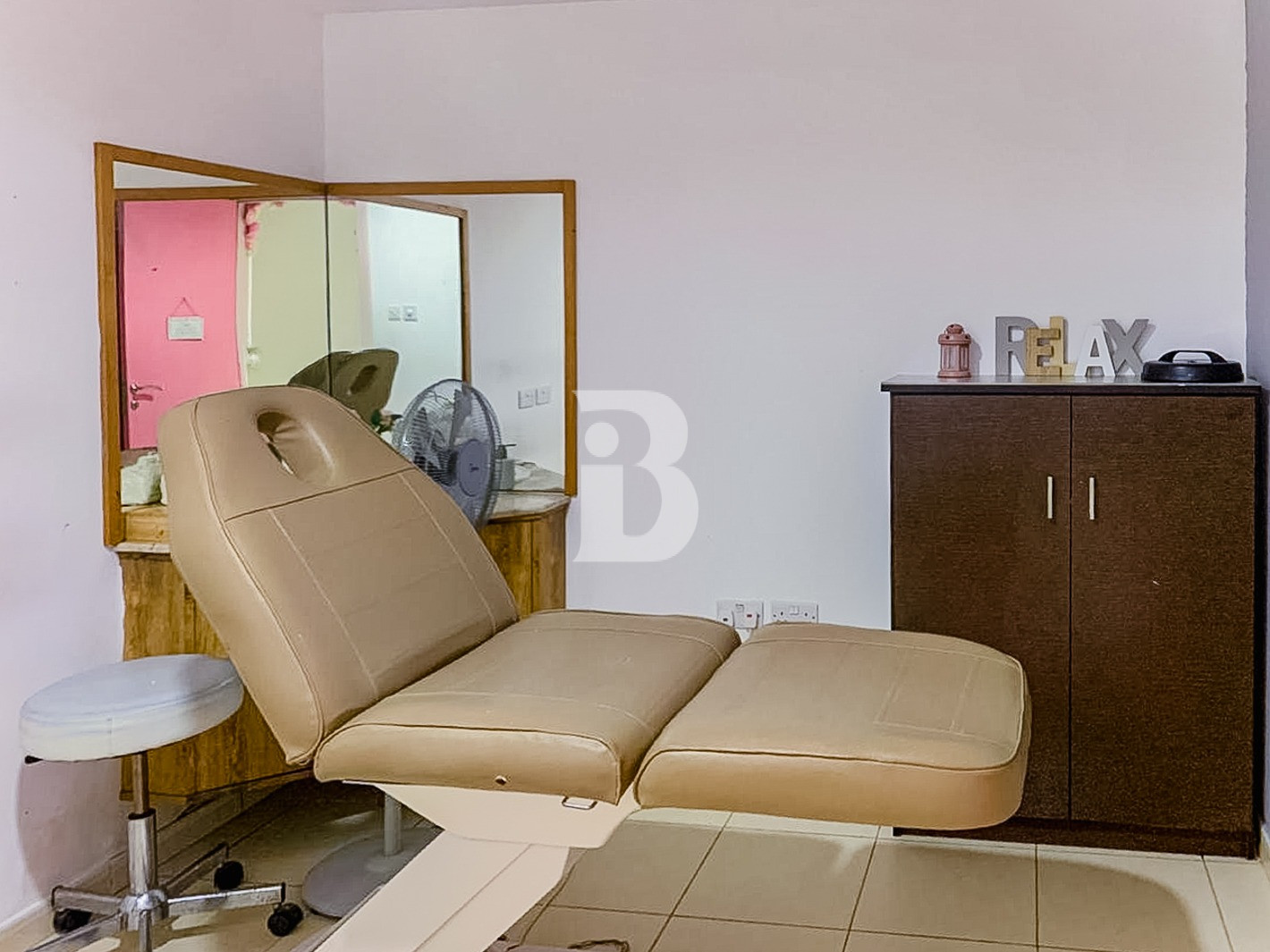 Retail Move-in  31 March | Fitted shop Spa