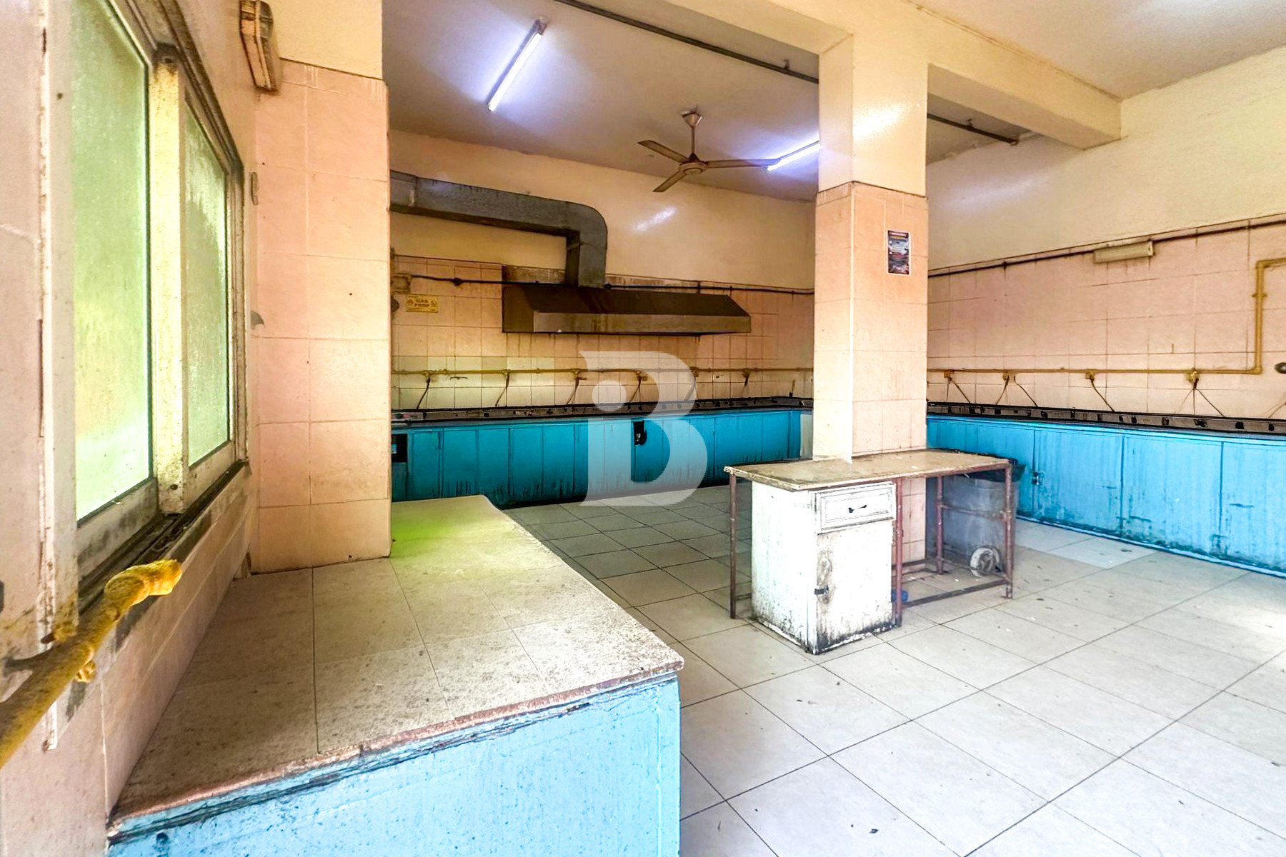 VACANT SOON  | 2 BLOCKS | 1094 PAX CAPACITY