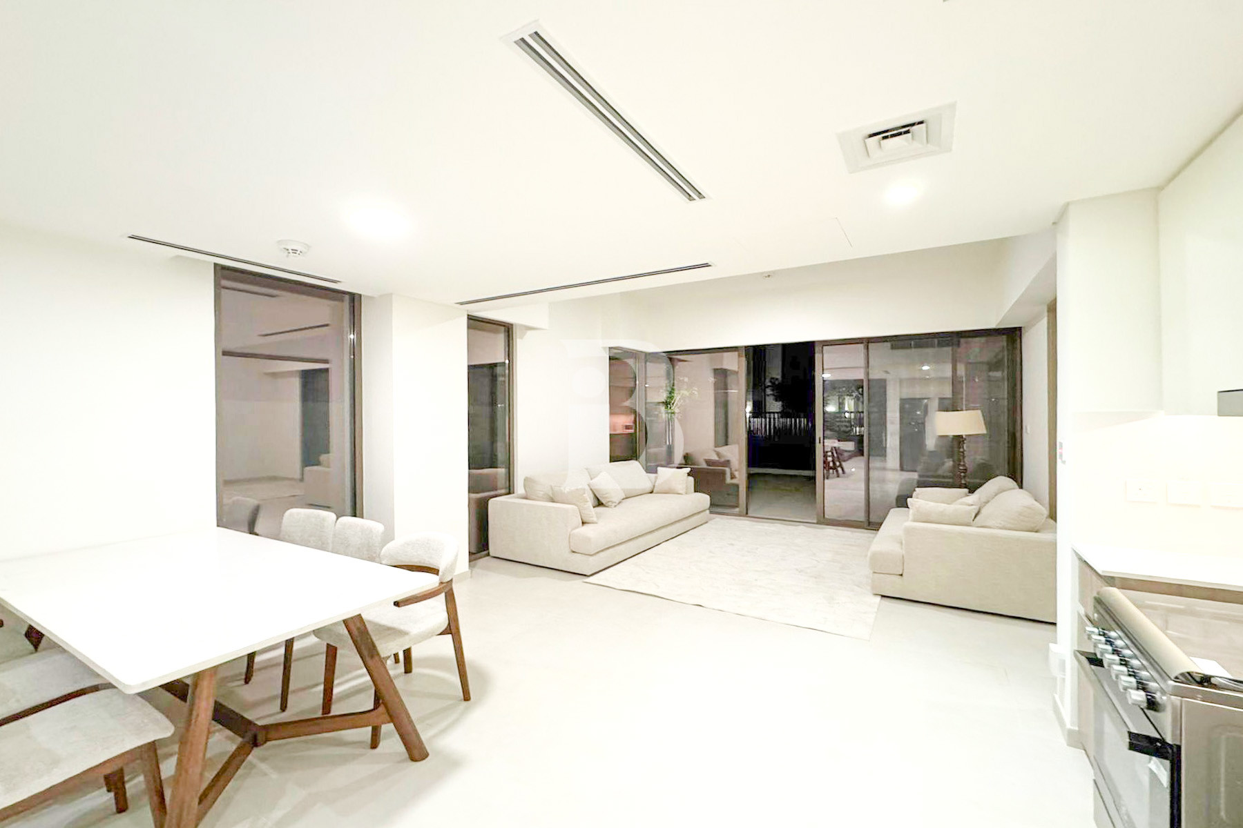 EXQUISITE DESIGNED | BRIGHT LAYOUT | SPACIOUS