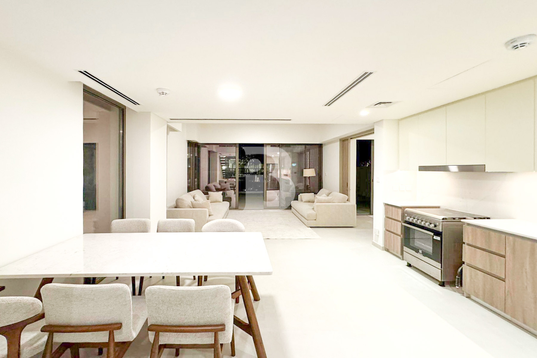 EXQUISITE DESIGNED | BRIGHT LAYOUT | SPACIOUS