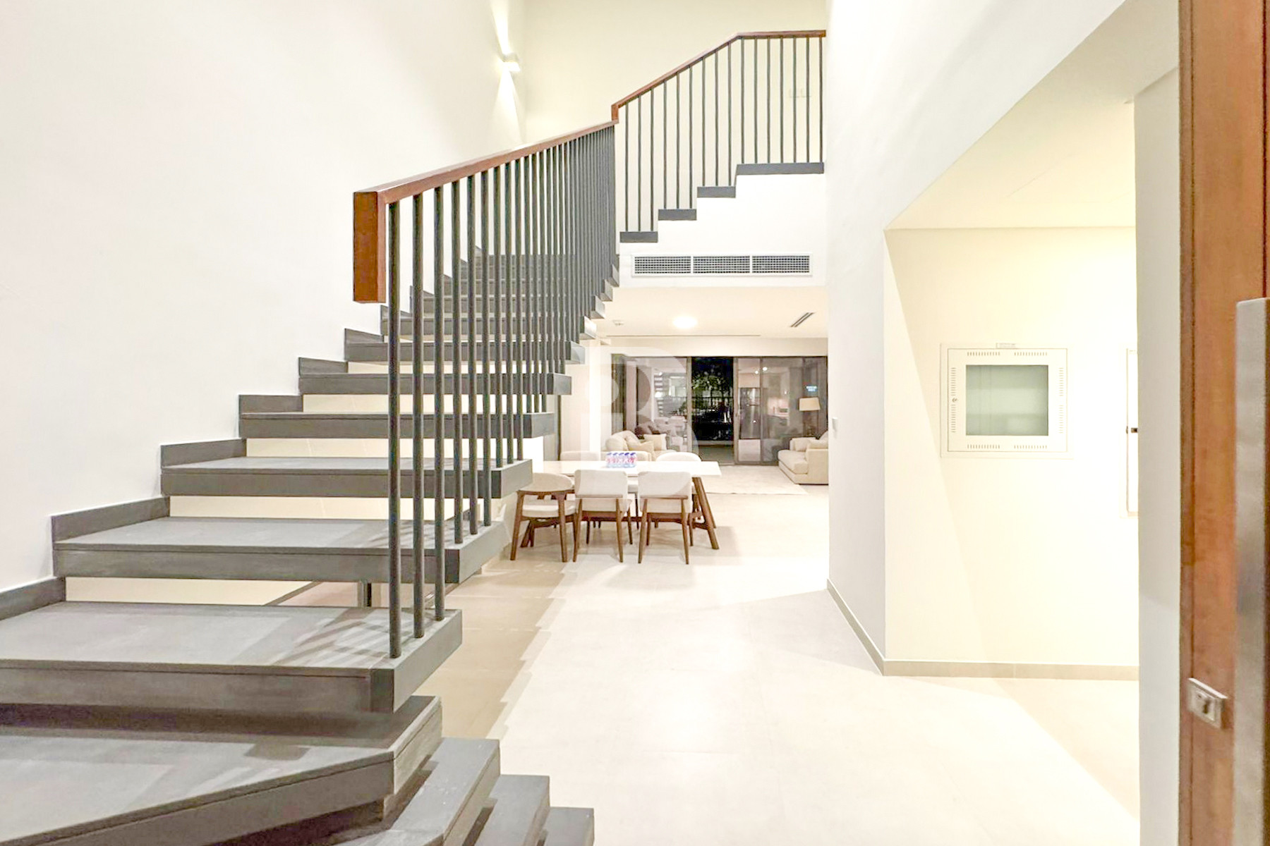 EXQUISITE DESIGNED | BRIGHT LAYOUT | SPACIOUS