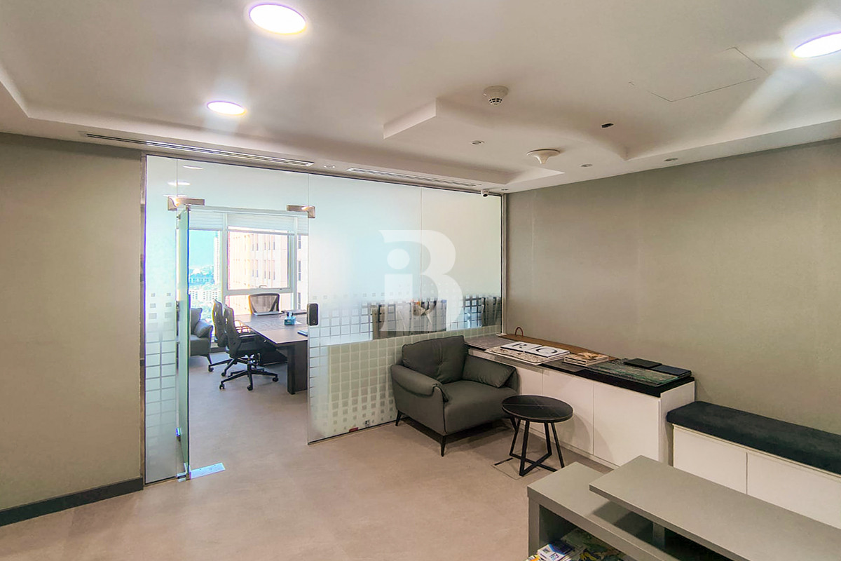 FULLY FITTED | GLASS CABINS | CITY VIEW