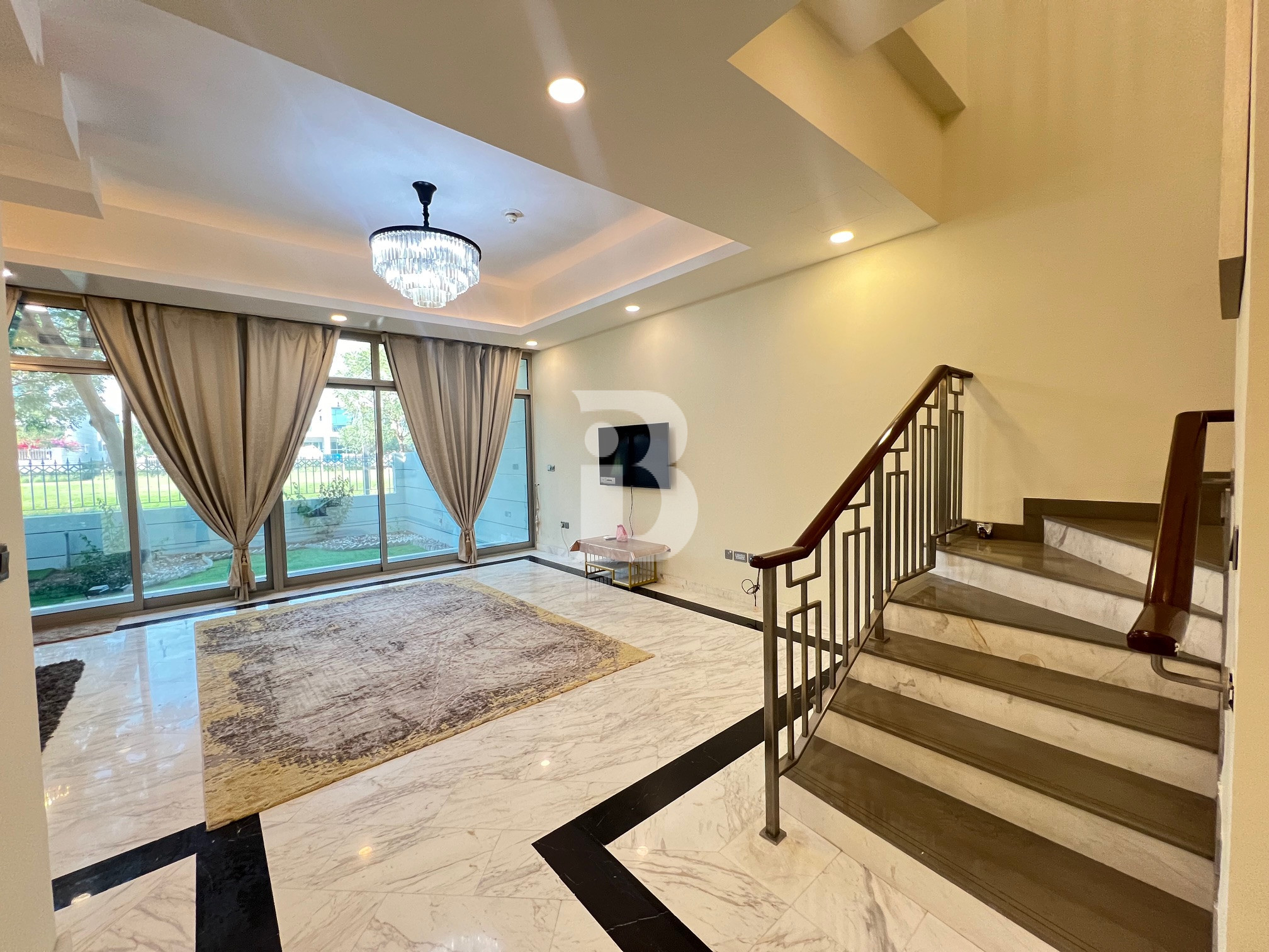 CORNER UNIT | LANDSCAPED GARDEN  | 4BED MAIDS