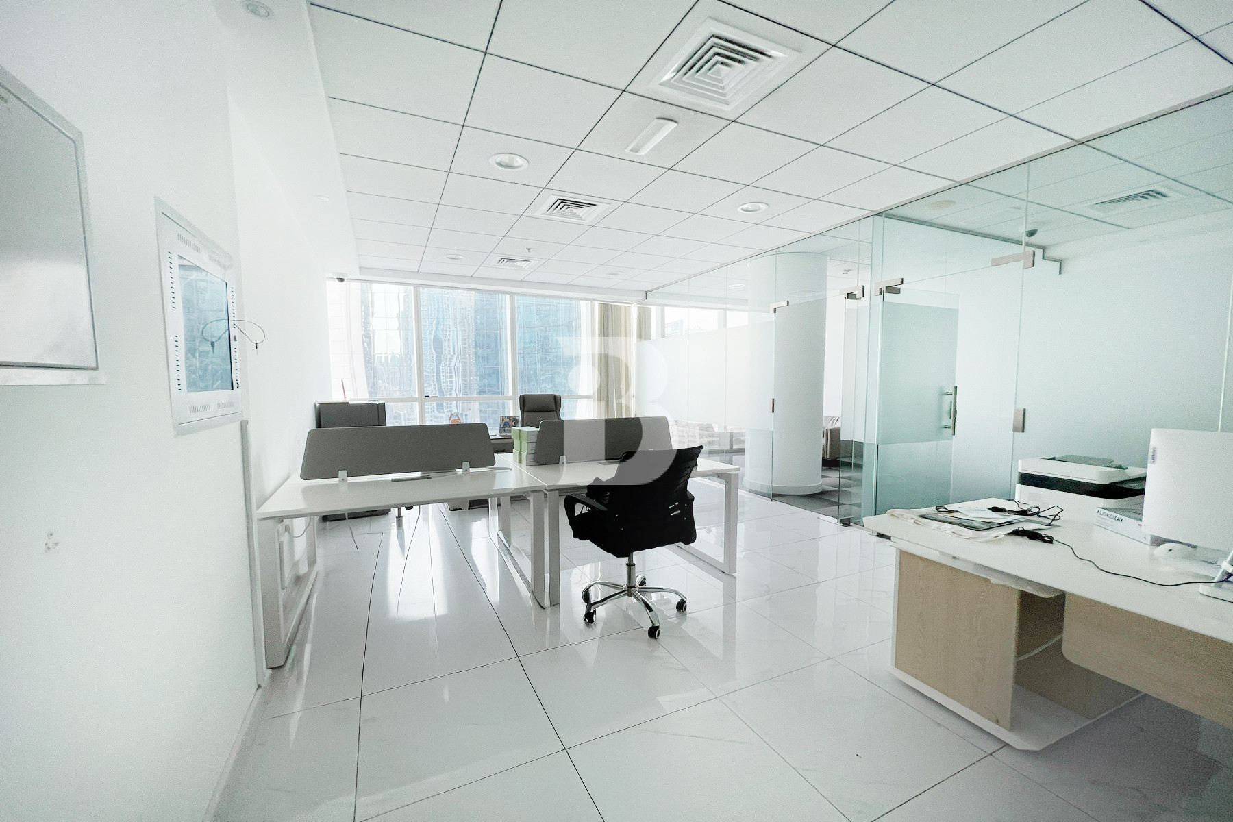 MODERN FURNISHED UNIT IN A PRIME LOCATION