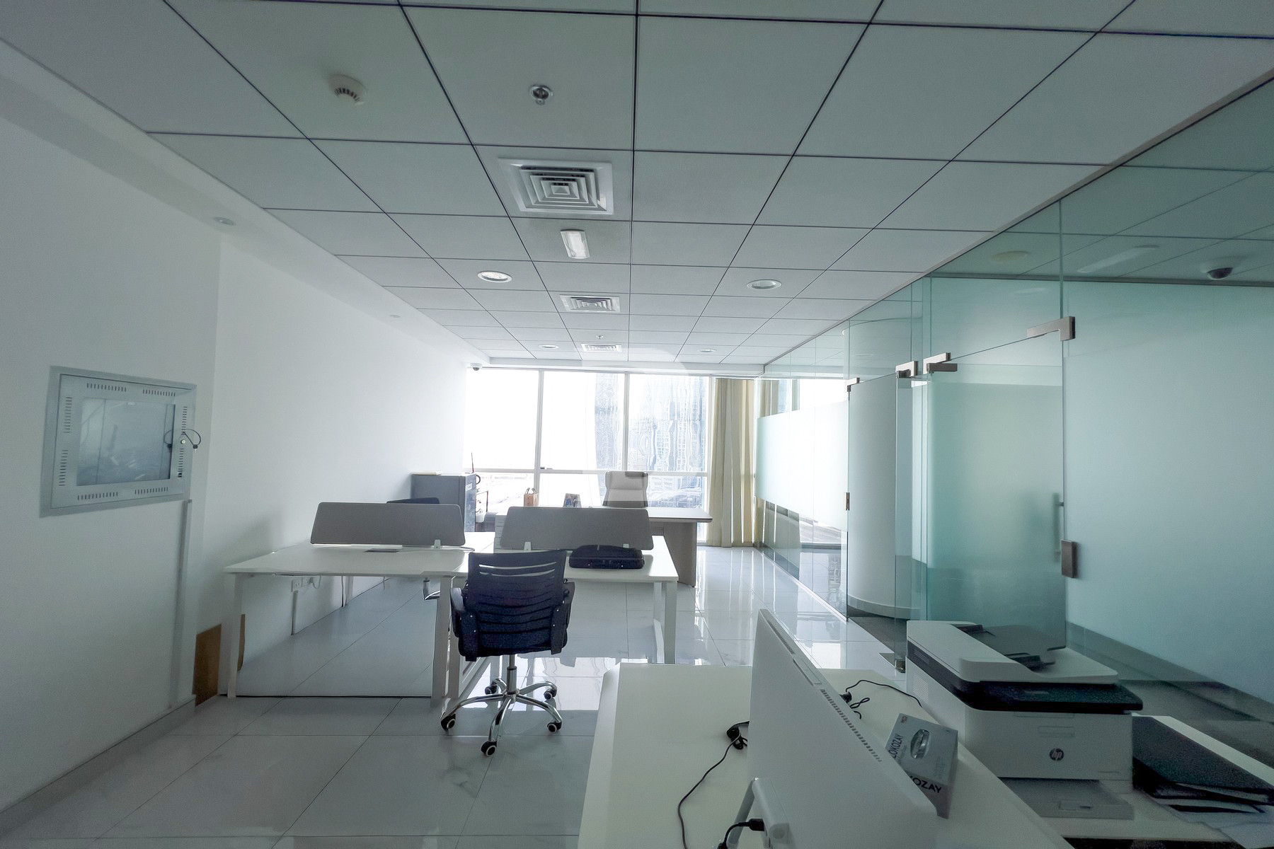 MODERN FURNISHED UNIT IN A PRIME LOCATION