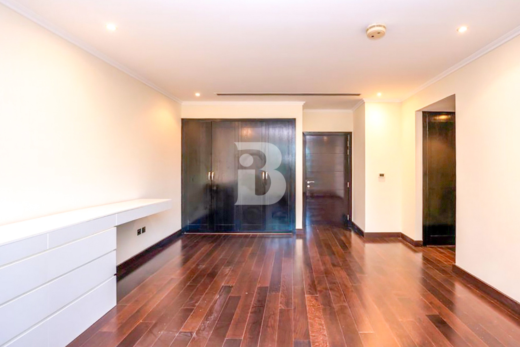 Single Row | 5BR Villa with Pool | Upgraded