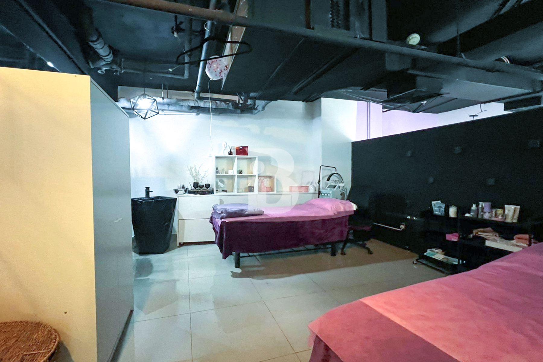 PRIME and IDEAL RETAIL | PARK VIEWS | HIGH ROI