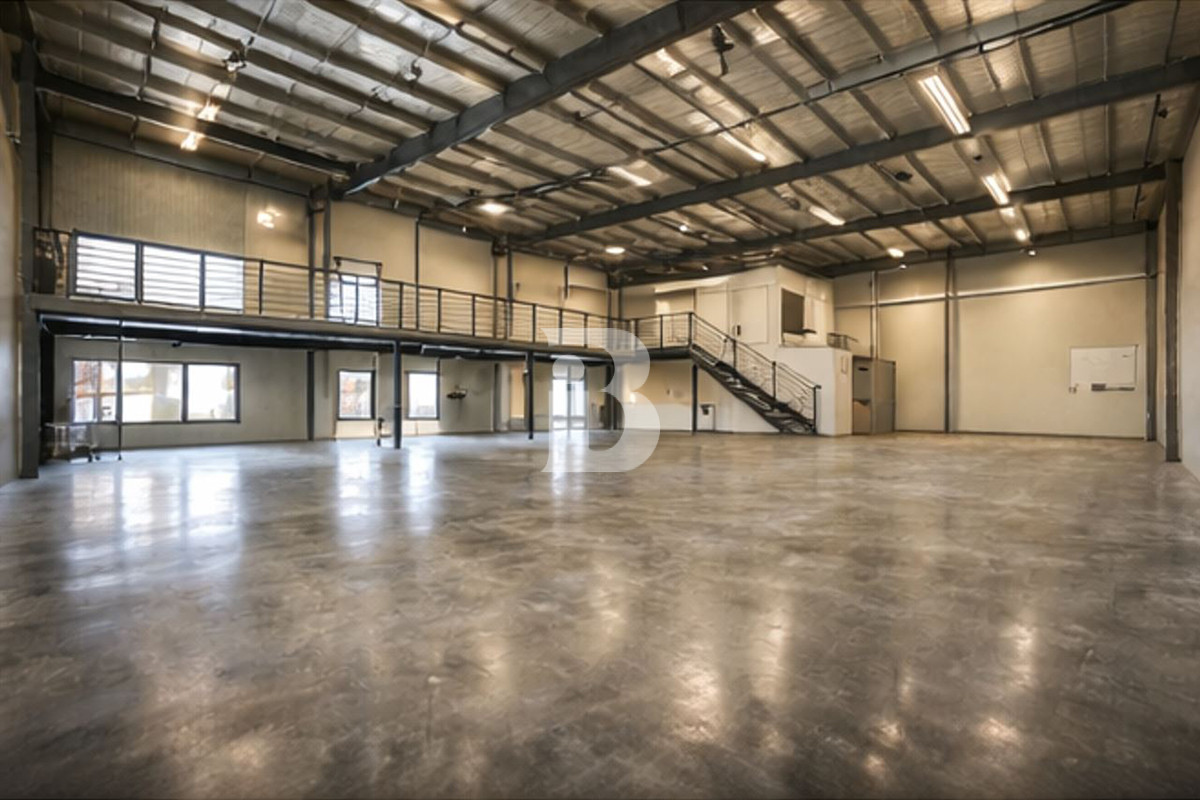RARE SMALL WAREHOUSE | VACANT | OFFICE+MEZ
