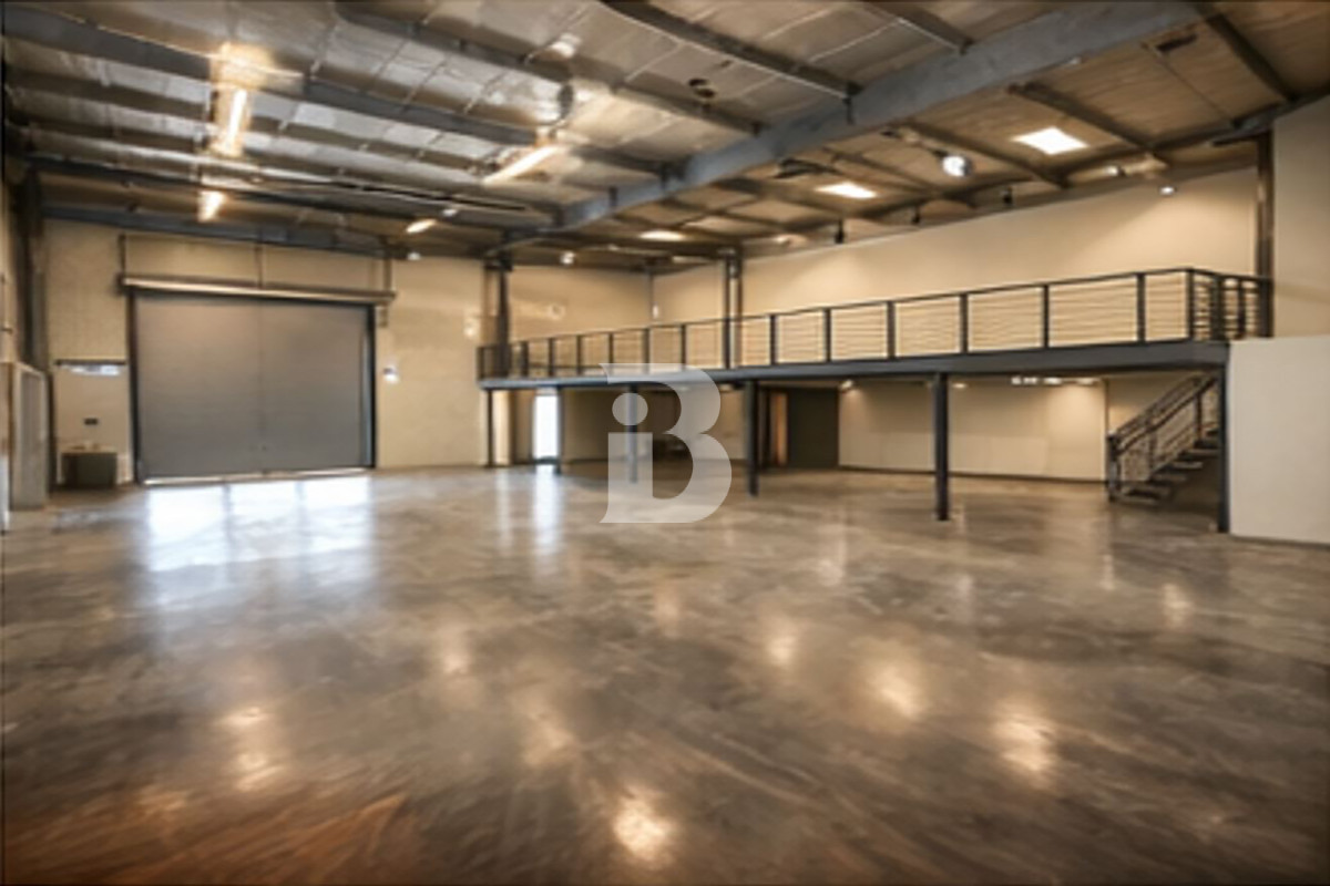 RARE SMALL WAREHOUSE | VACANT | OFFICE+MEZ