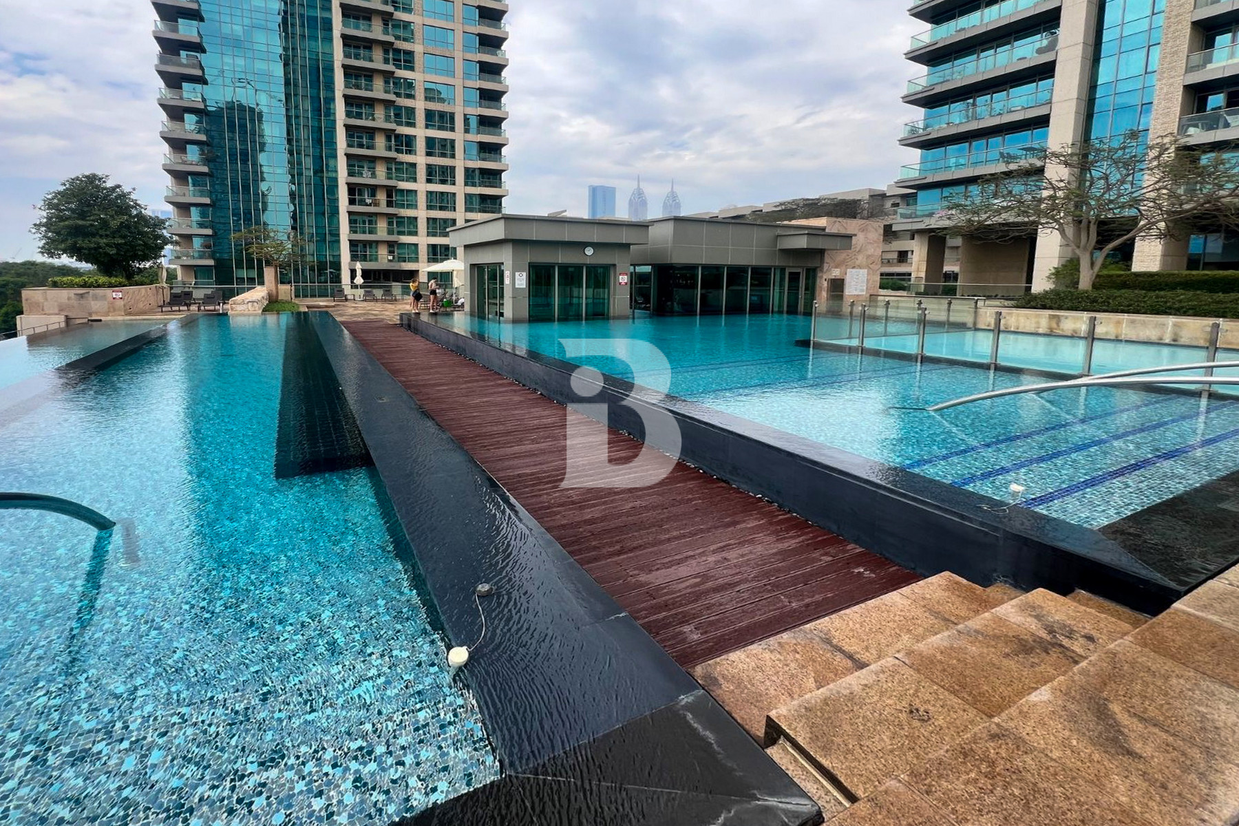 Luxury Living | Golf Course View | Prime Location