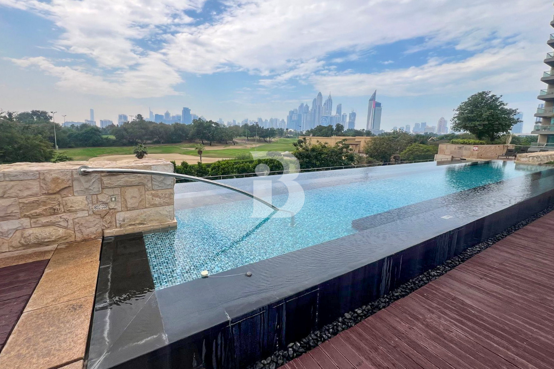 Luxury Living | Golf Course View | Prime Location