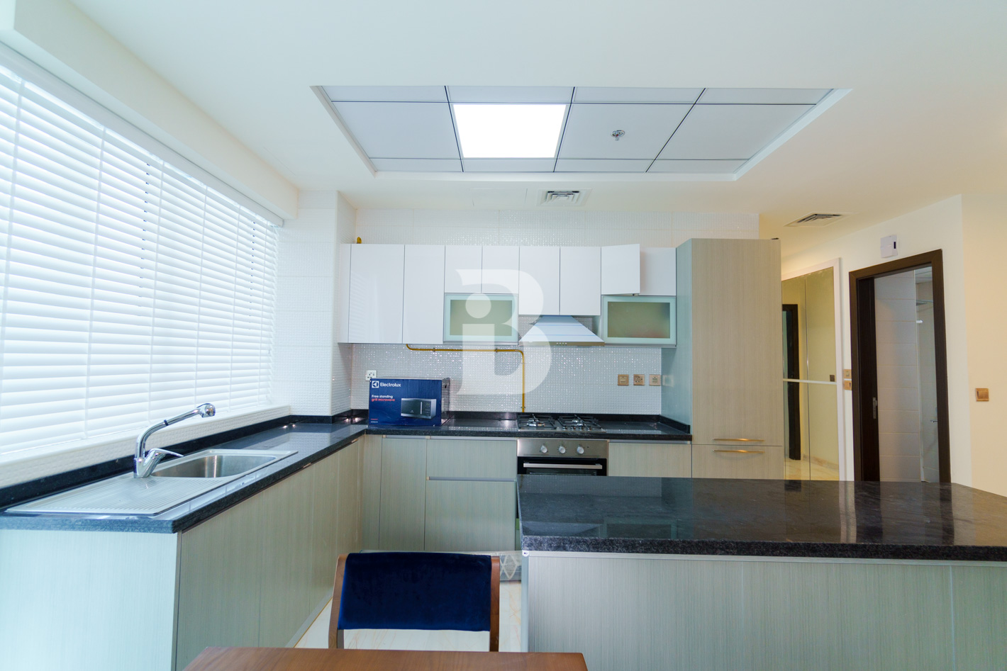 MODERN FURNSIHED | BIG LAYOUT | PRIME LOCATION