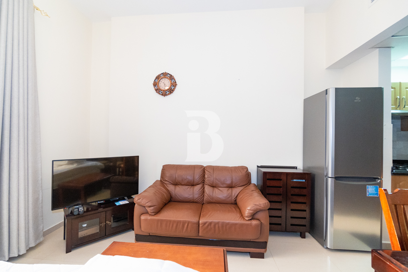 Vacant / Mid Floor |  Furnished / Elegant Studio