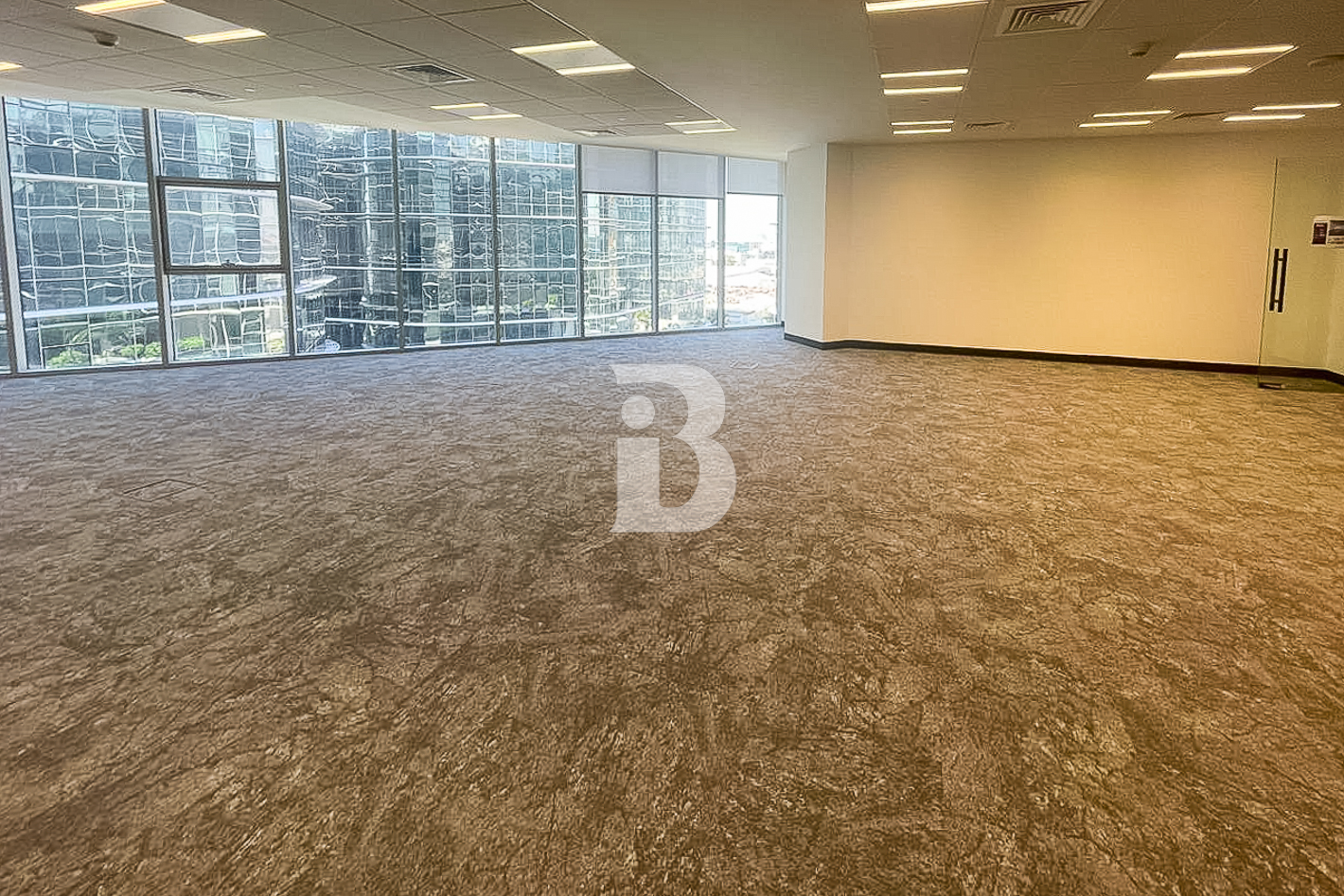 FULLY FITTED| PANORAMIC CITYSCAPE |VACANT OFFICE
