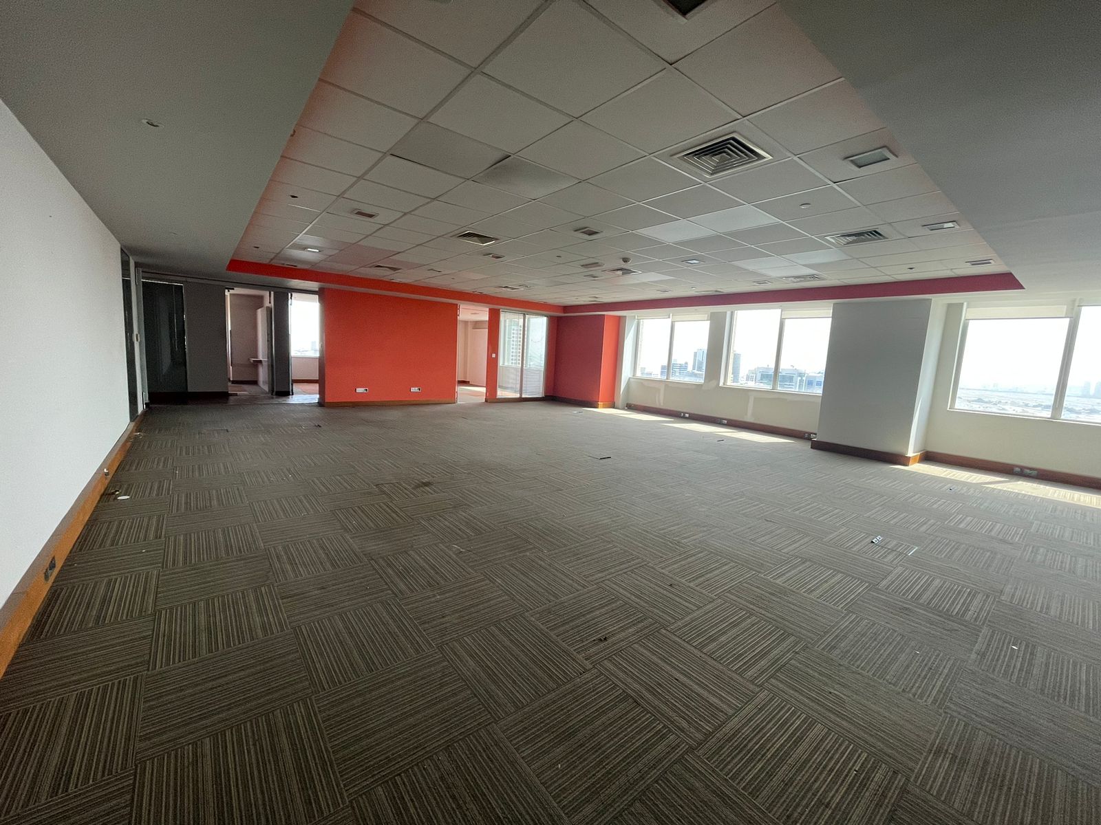 SPACIOUS OFFICE| BREATHTAKING VIEW| CHILLER FREE