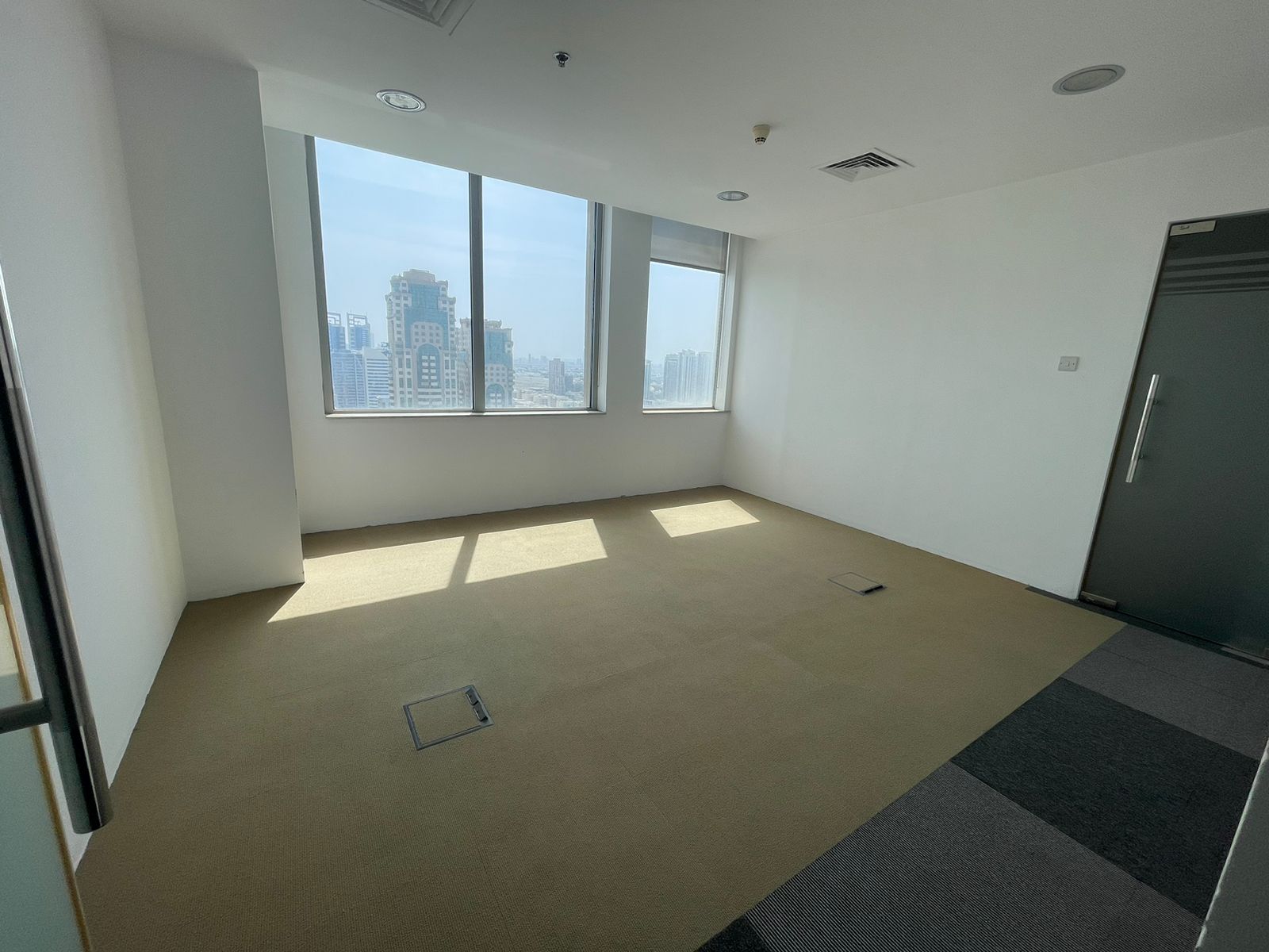 FINE FITTED | CARPET FLOORING | CHILLER FREE