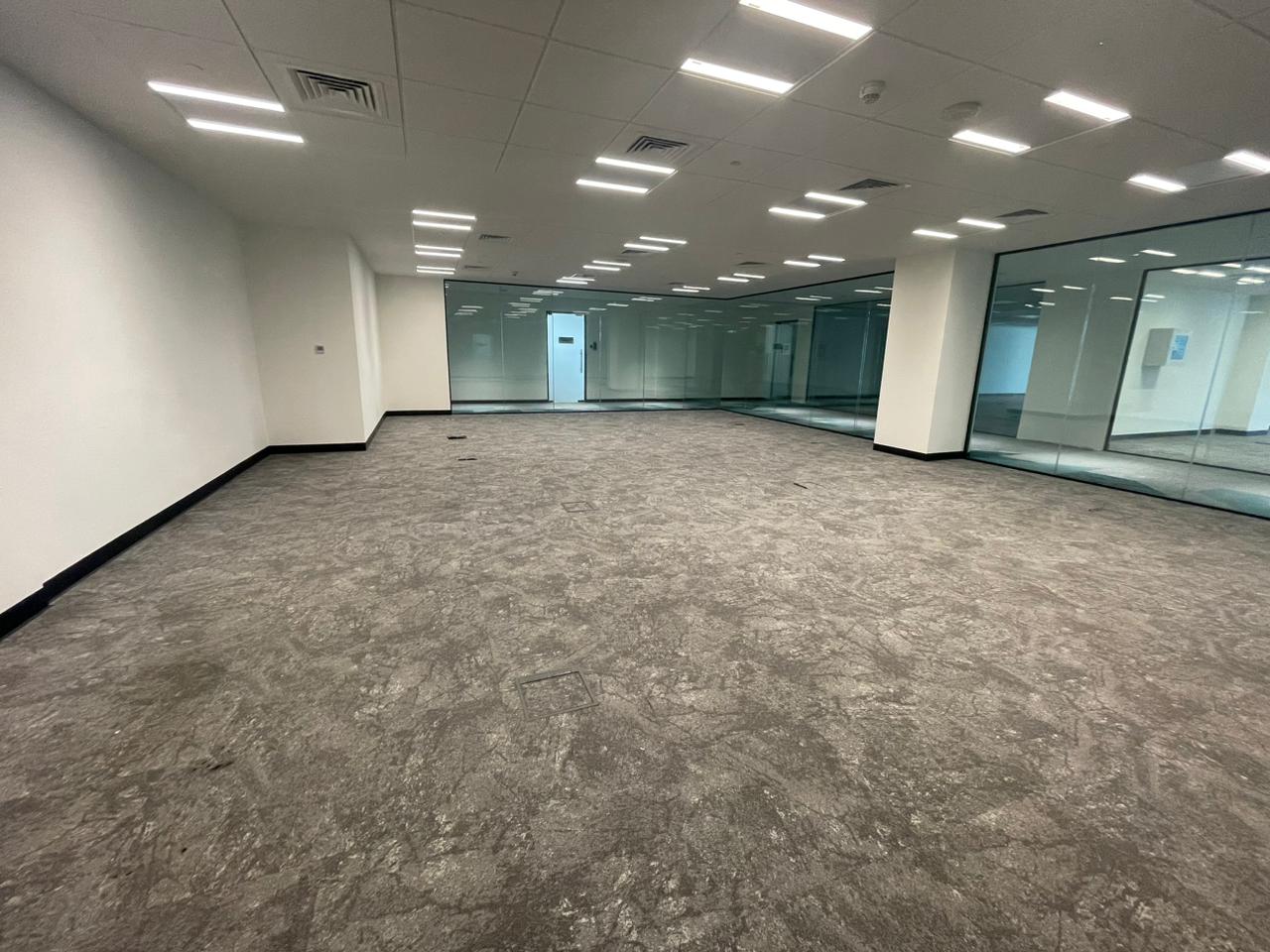 FULLY FITTED| STATE OF THE ART| SPACIOUS|VACANT