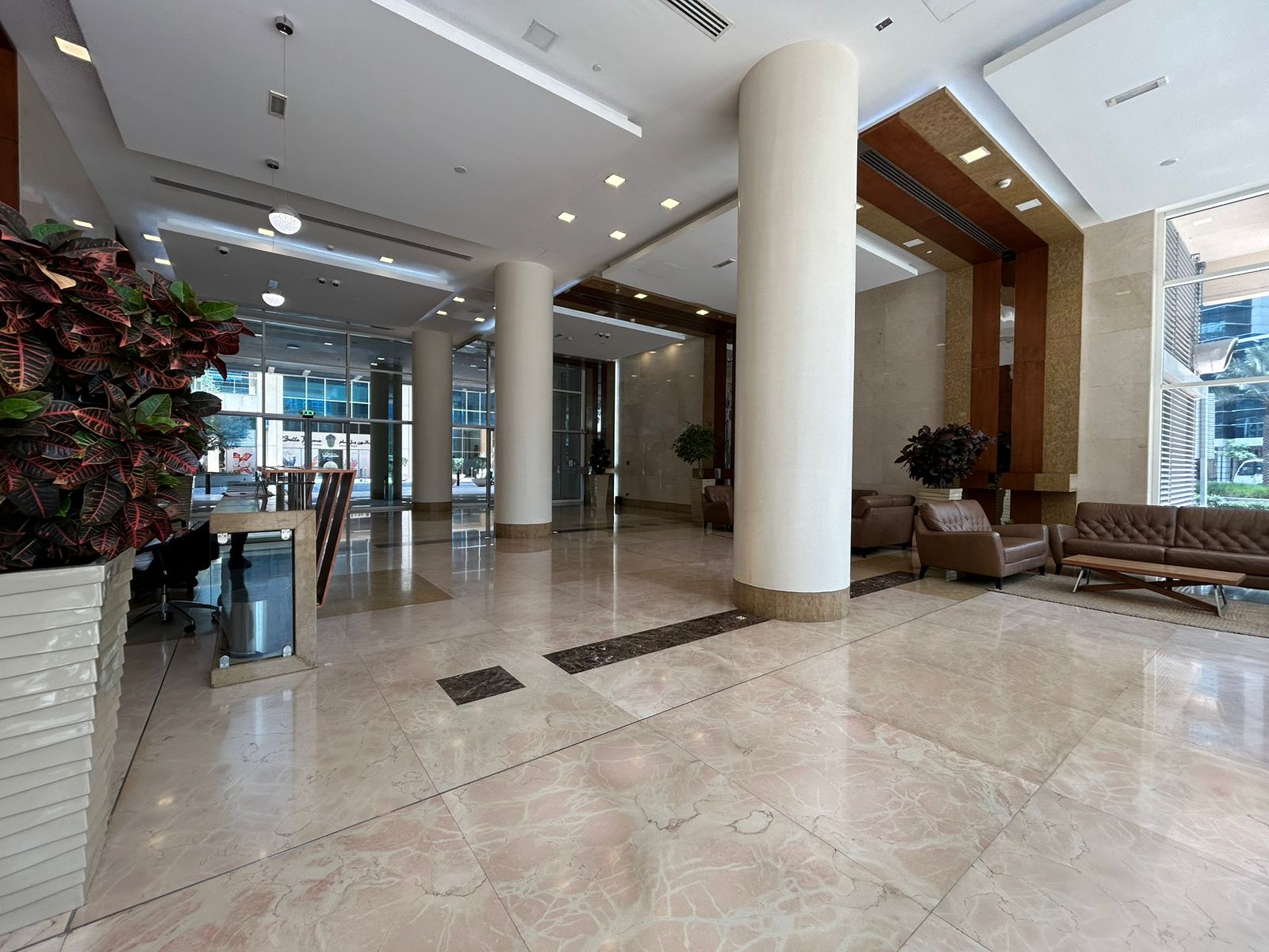 IDEAL STUDIO | FURNISHED | ROOMY | VACANT