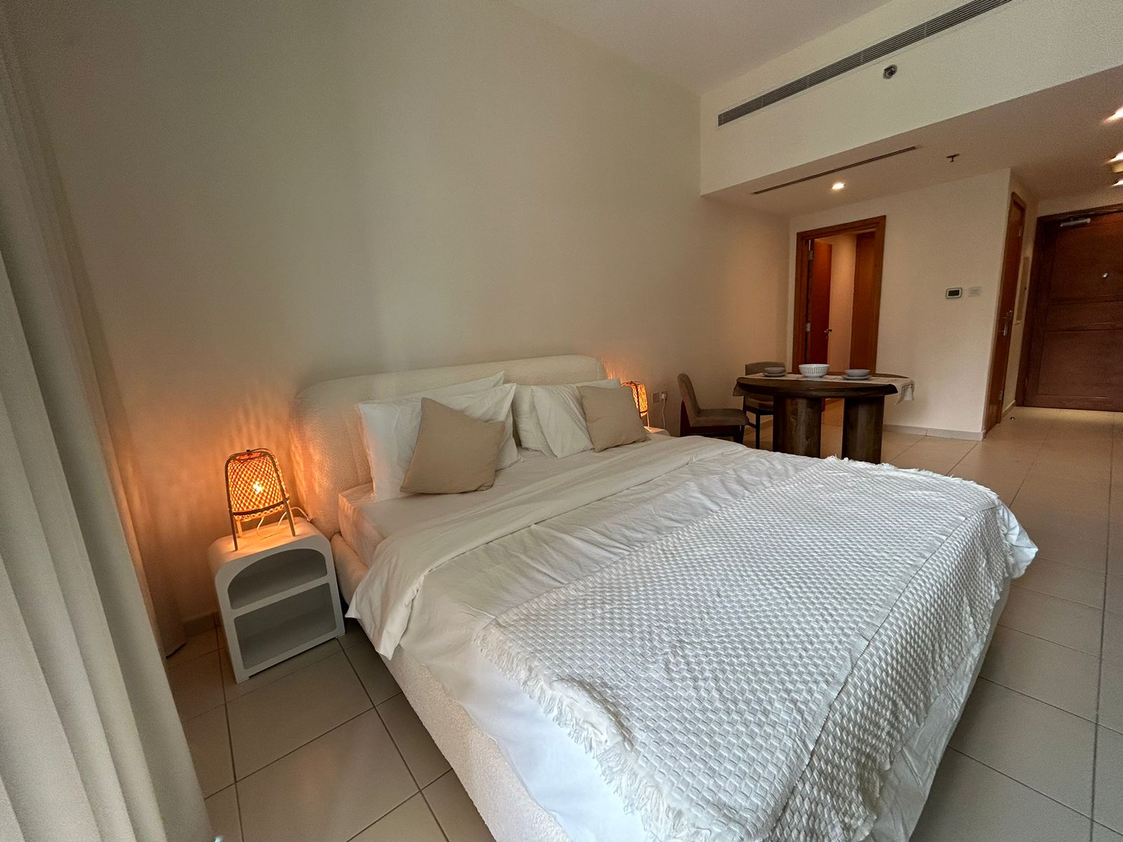 IDEAL STUDIO | FURNISHED | ROOMY | VACANT
