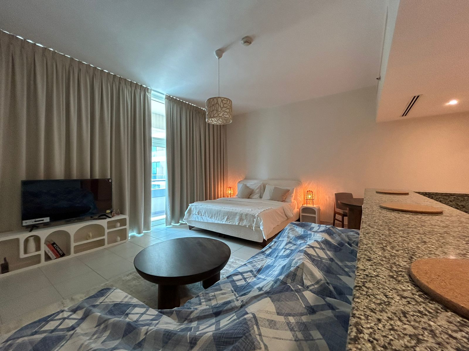 IDEAL STUDIO | FURNISHED | ROOMY | VACANT