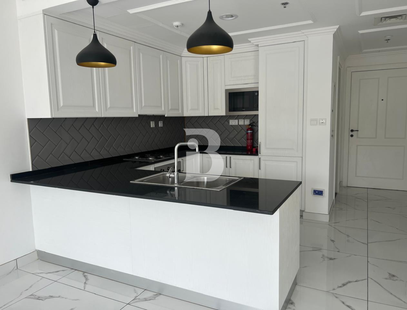 RENTED | NEW BUILIDNG | SPACIOUS LAYOUT