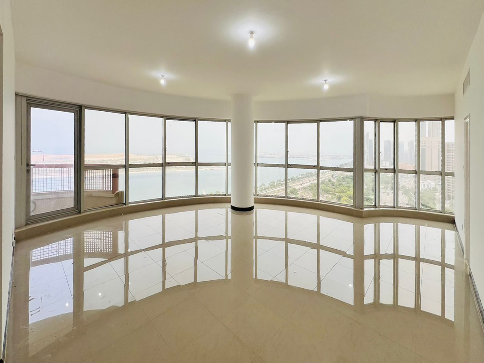 Spacious 4BHK | Huge Balcony | Full Sea View