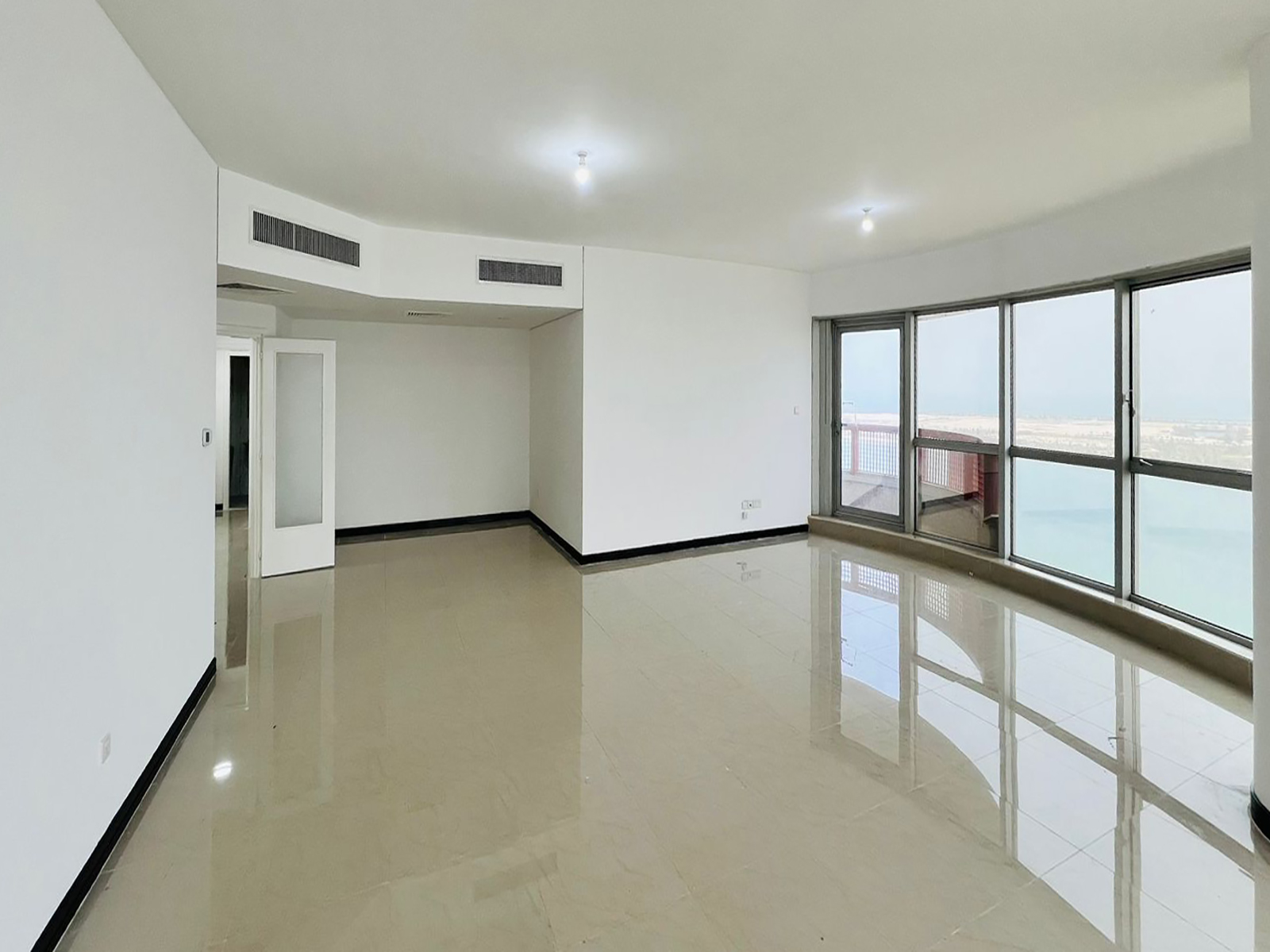Spacious 4BHK | Huge Balcony | Full Sea View