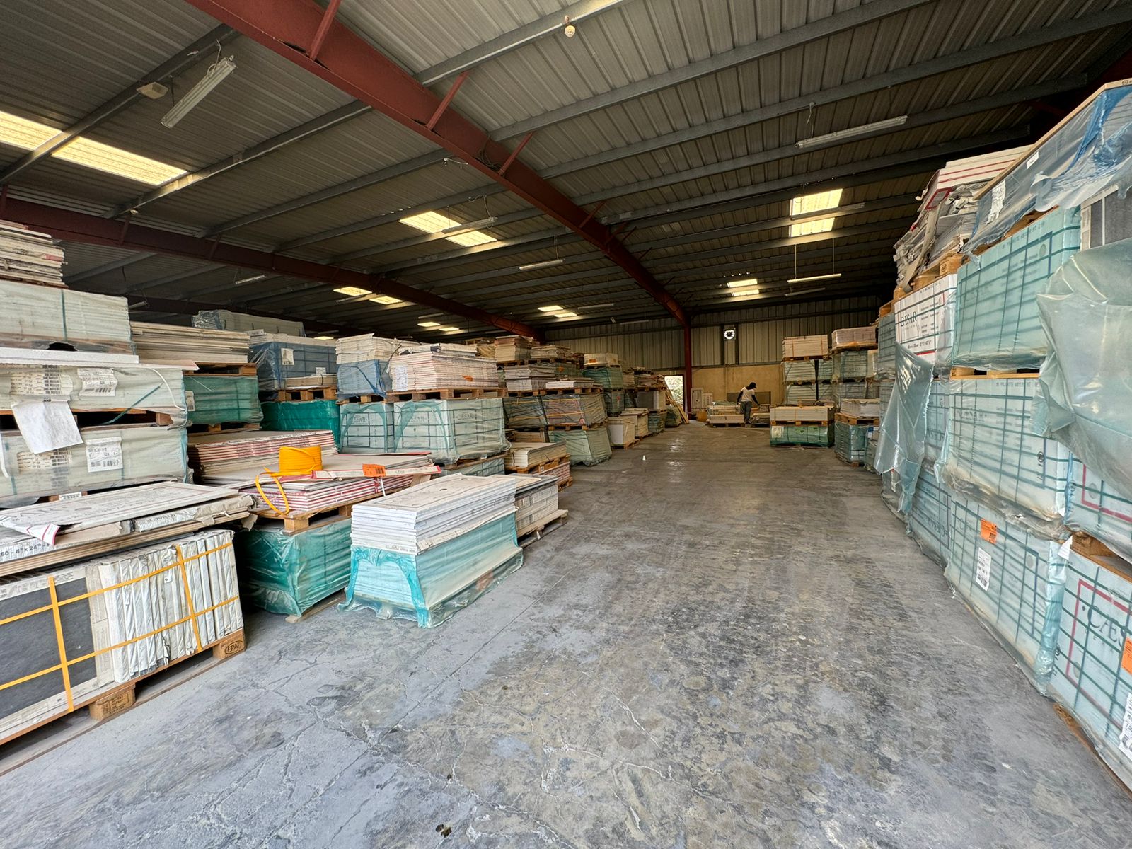4 WAREHOUSES | VACANT FROM SEPTEMBER 2025