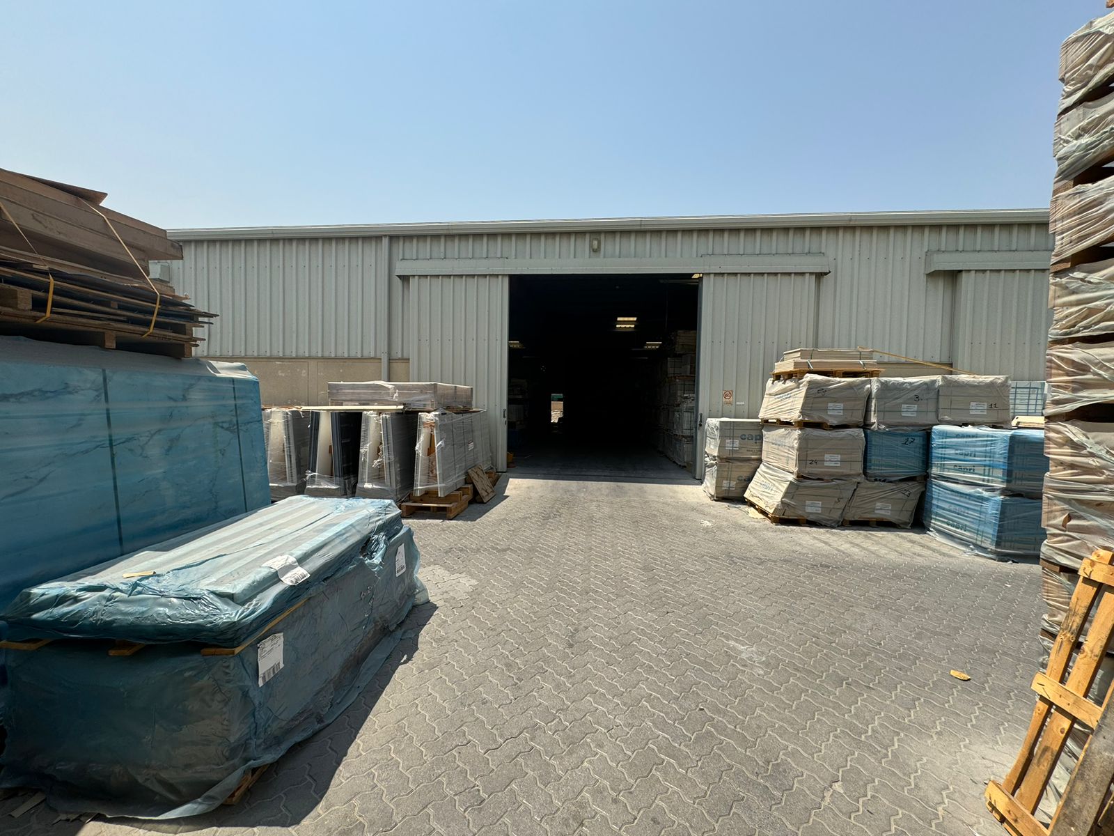 4 WAREHOUSES | VACANT FROM SEPTEMBER 2025
