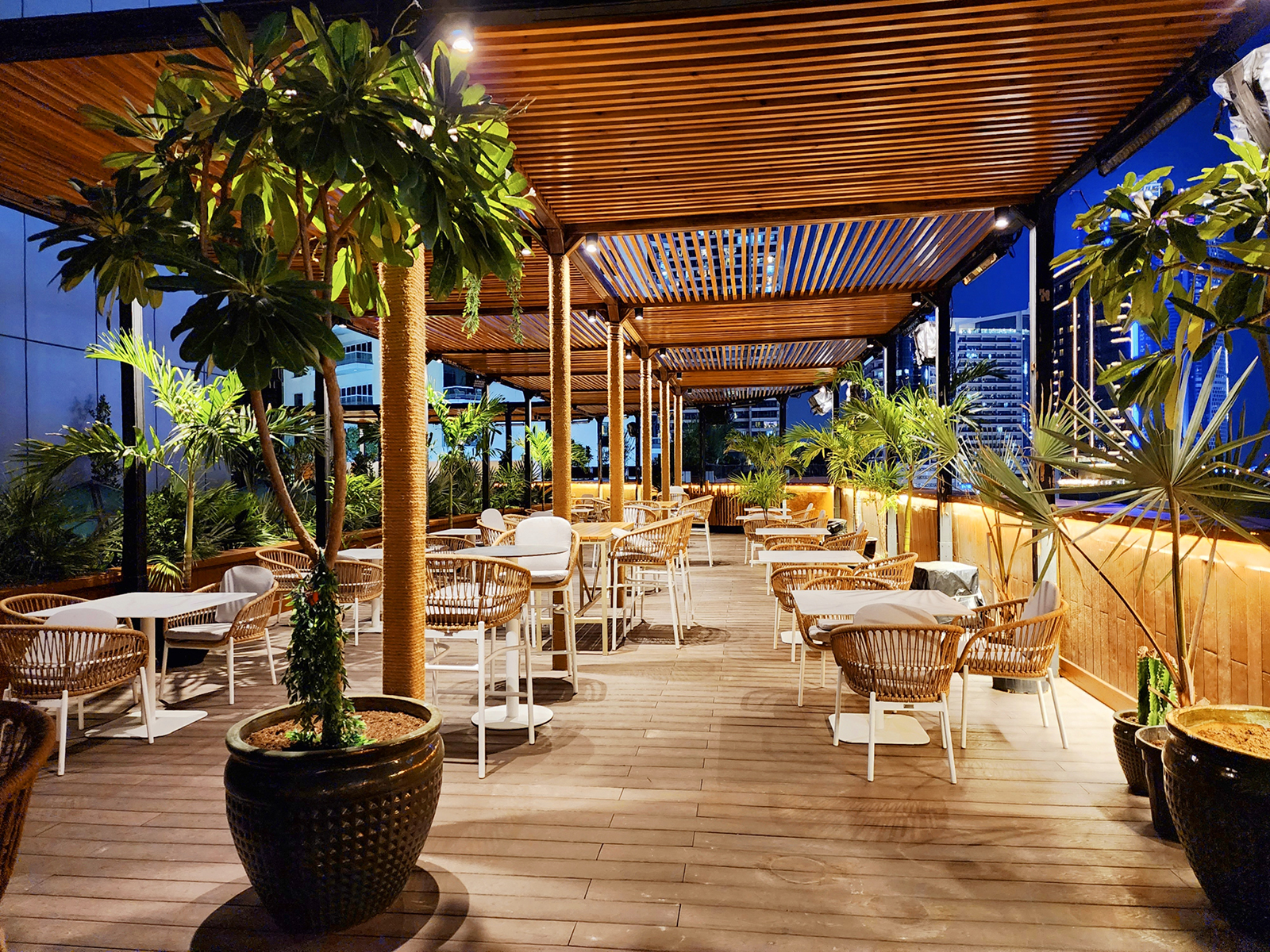 SHEESHA AN ALCOHOL LICENSED | HIGH END | SPACIOUS